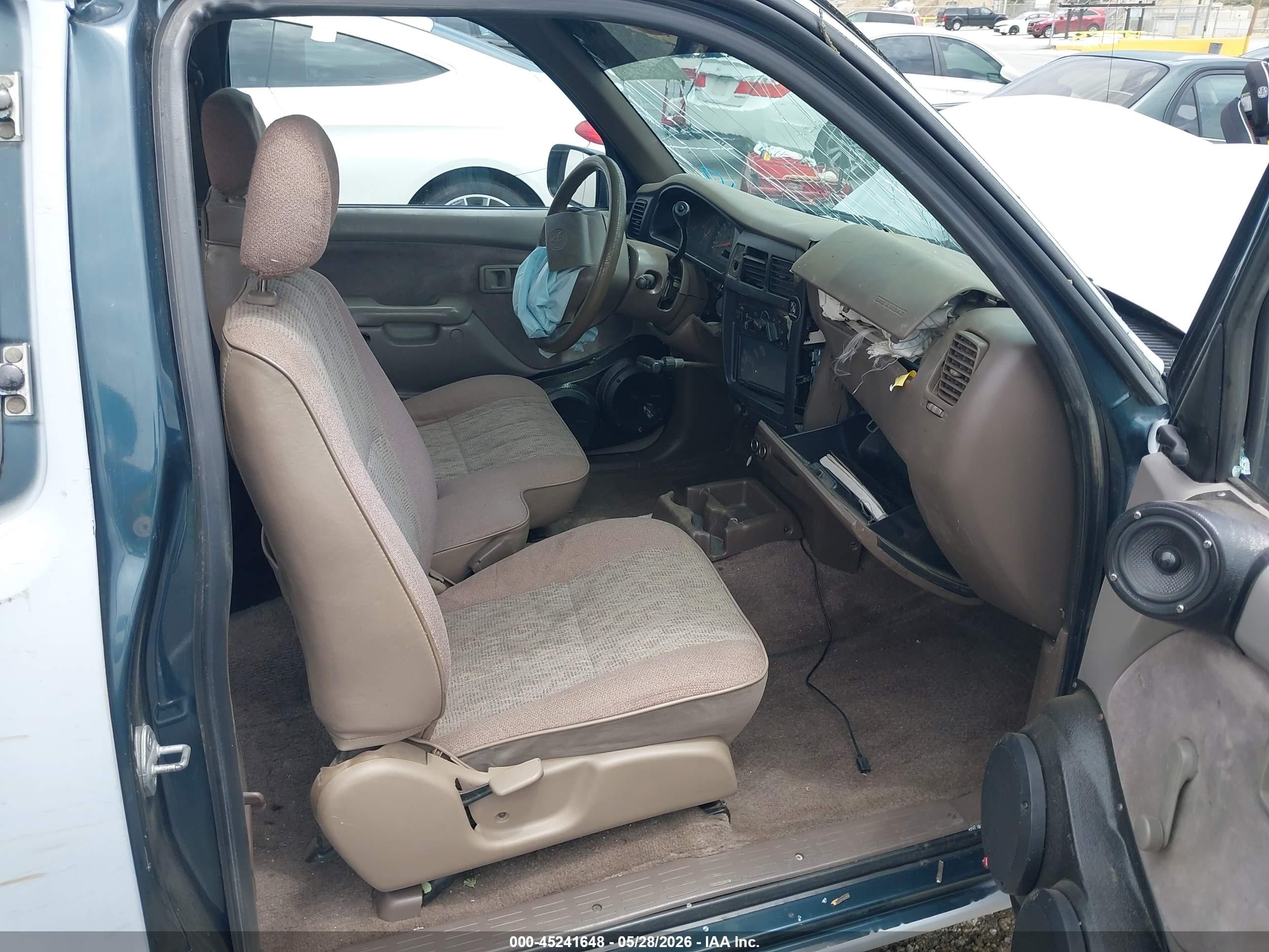 1998 Toyota Tacoma   White vin: 4TAVL52NXWZ093791