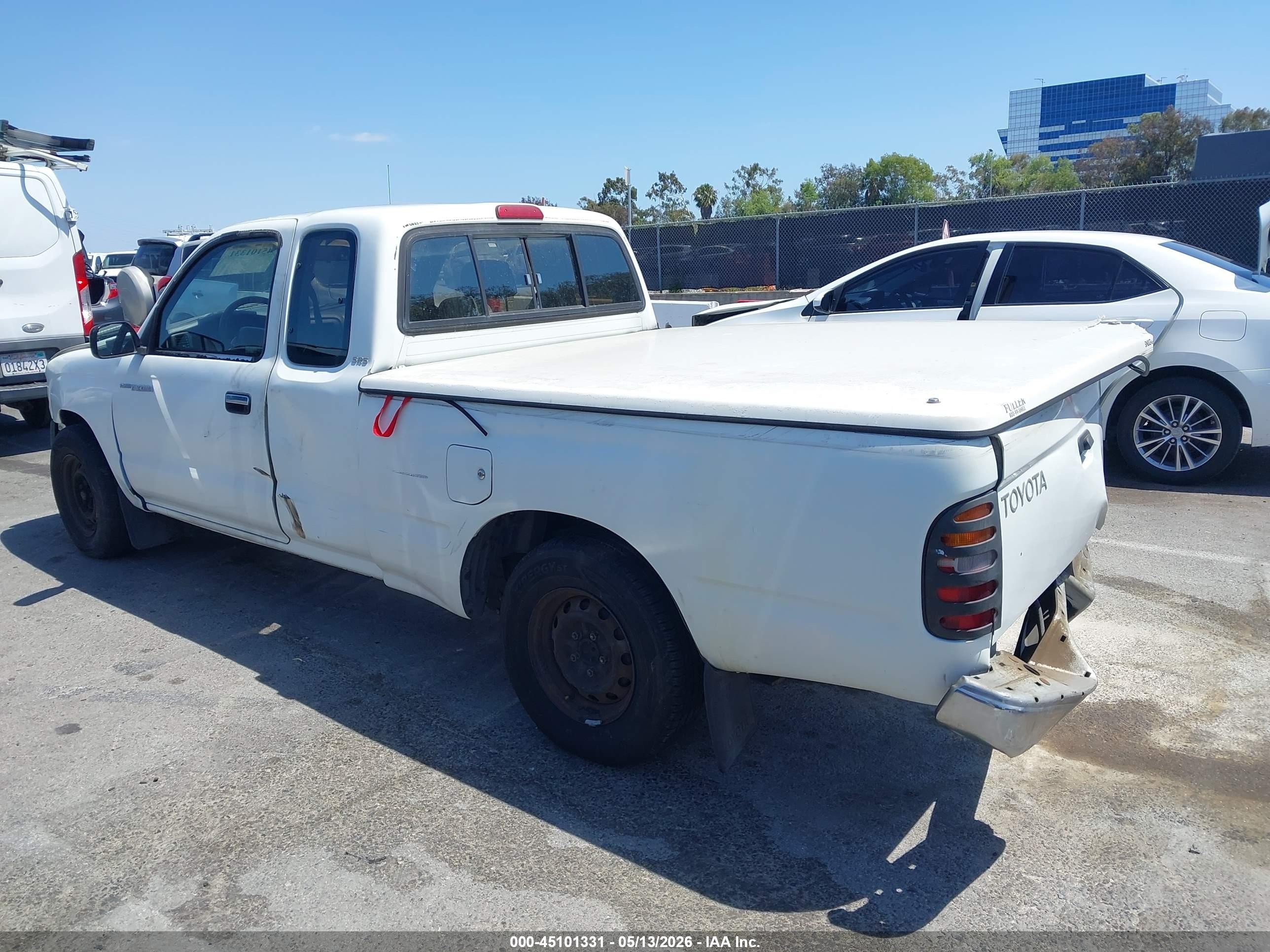 1998 Toyota Tacoma   White vin: 4TAVL52NXWZ094844