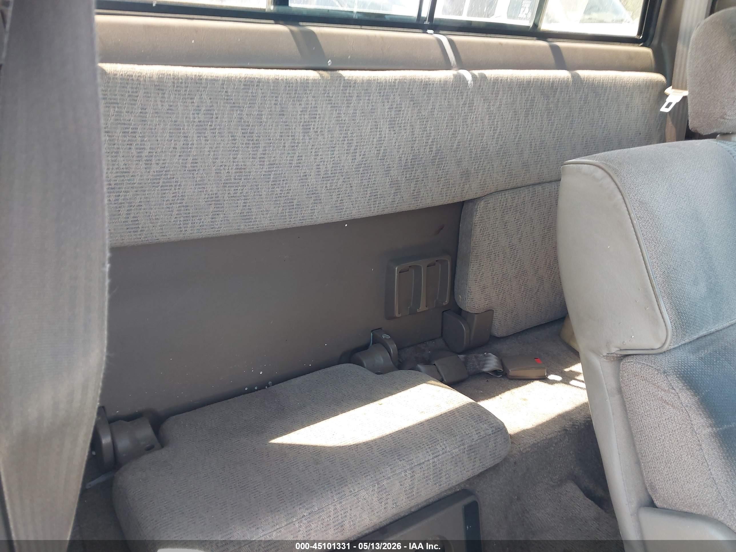 1998 Toyota Tacoma   White vin: 4TAVL52NXWZ094844