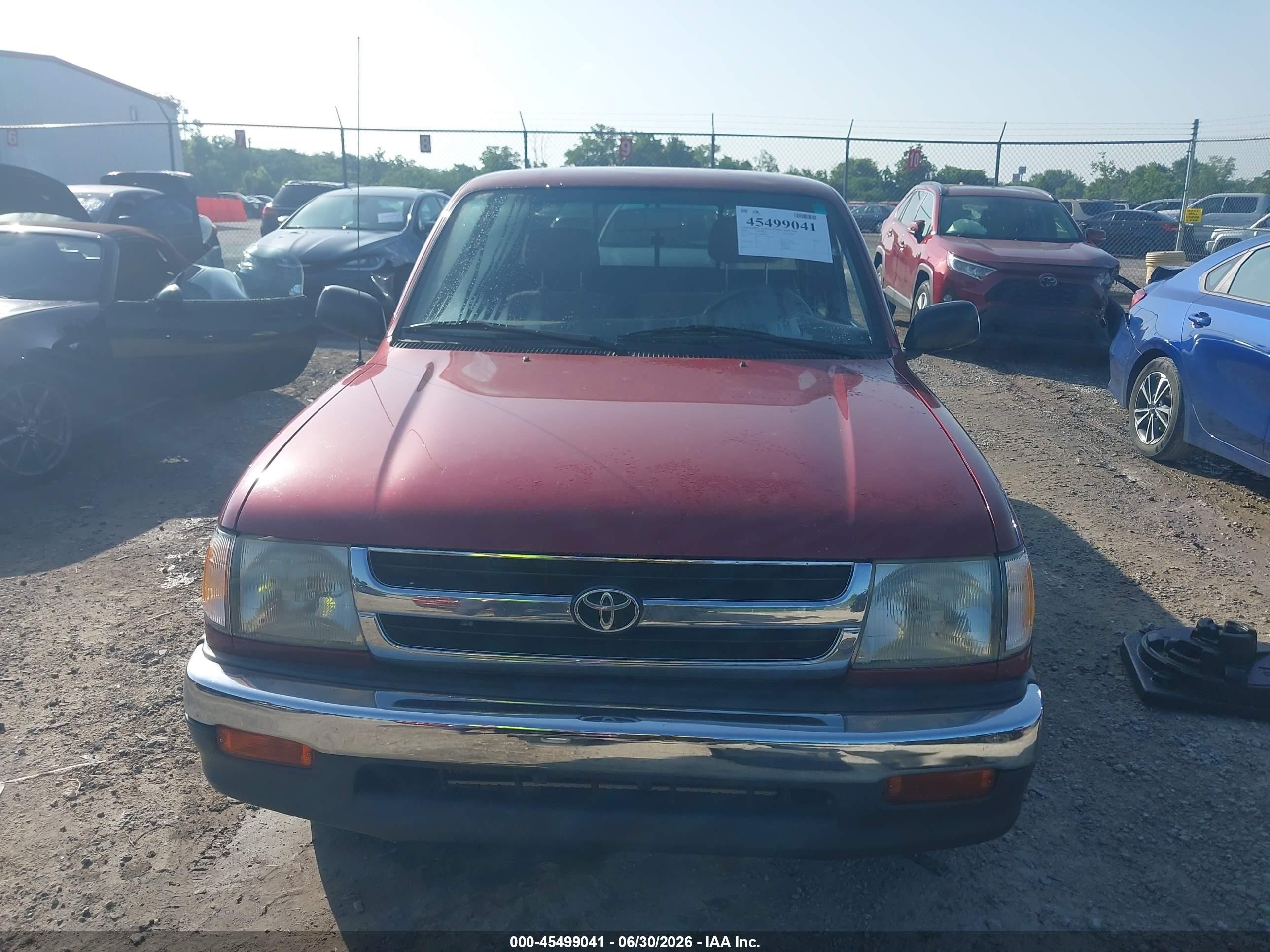 1999 Toyota Tacoma   Red vin: 4TAVL52NXXZ488099