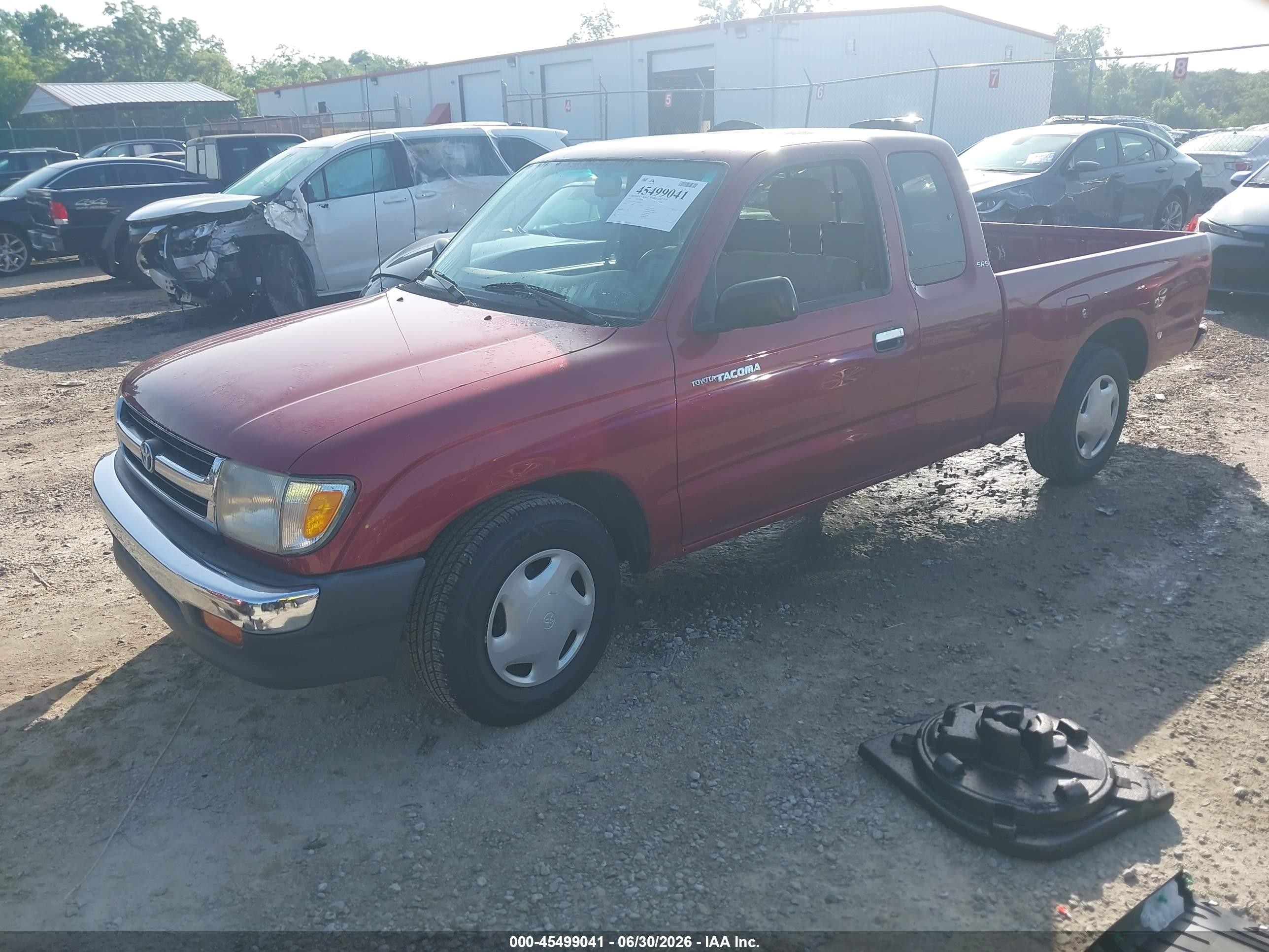 1999 Toyota Tacoma   Red vin: 4TAVL52NXXZ488099