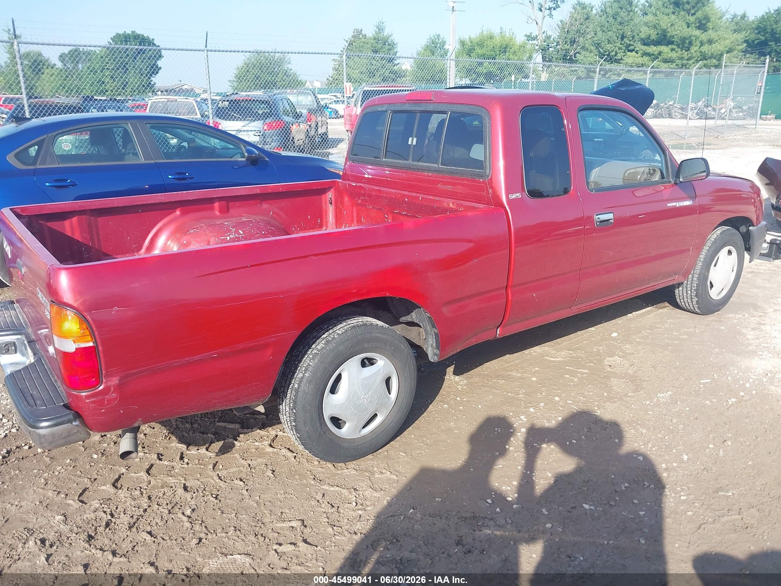 1999 Toyota Tacoma   Red vin: 4TAVL52NXXZ488099