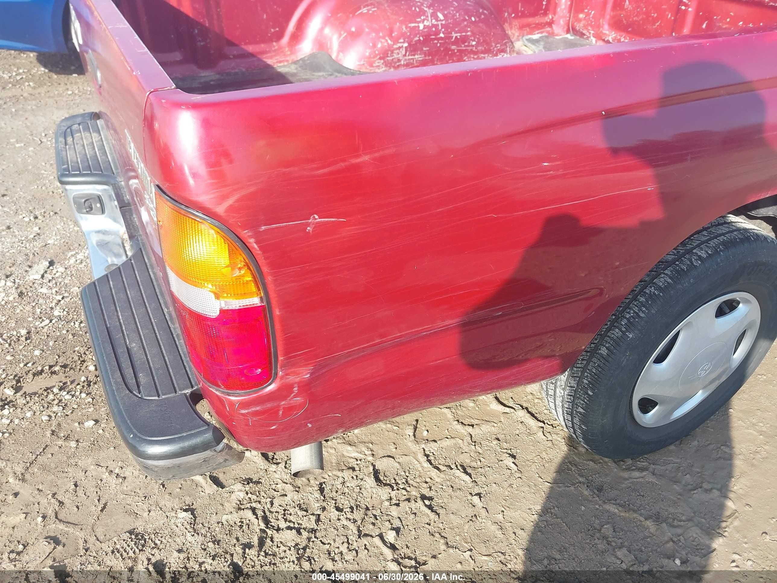 1999 Toyota Tacoma   Red vin: 4TAVL52NXXZ488099