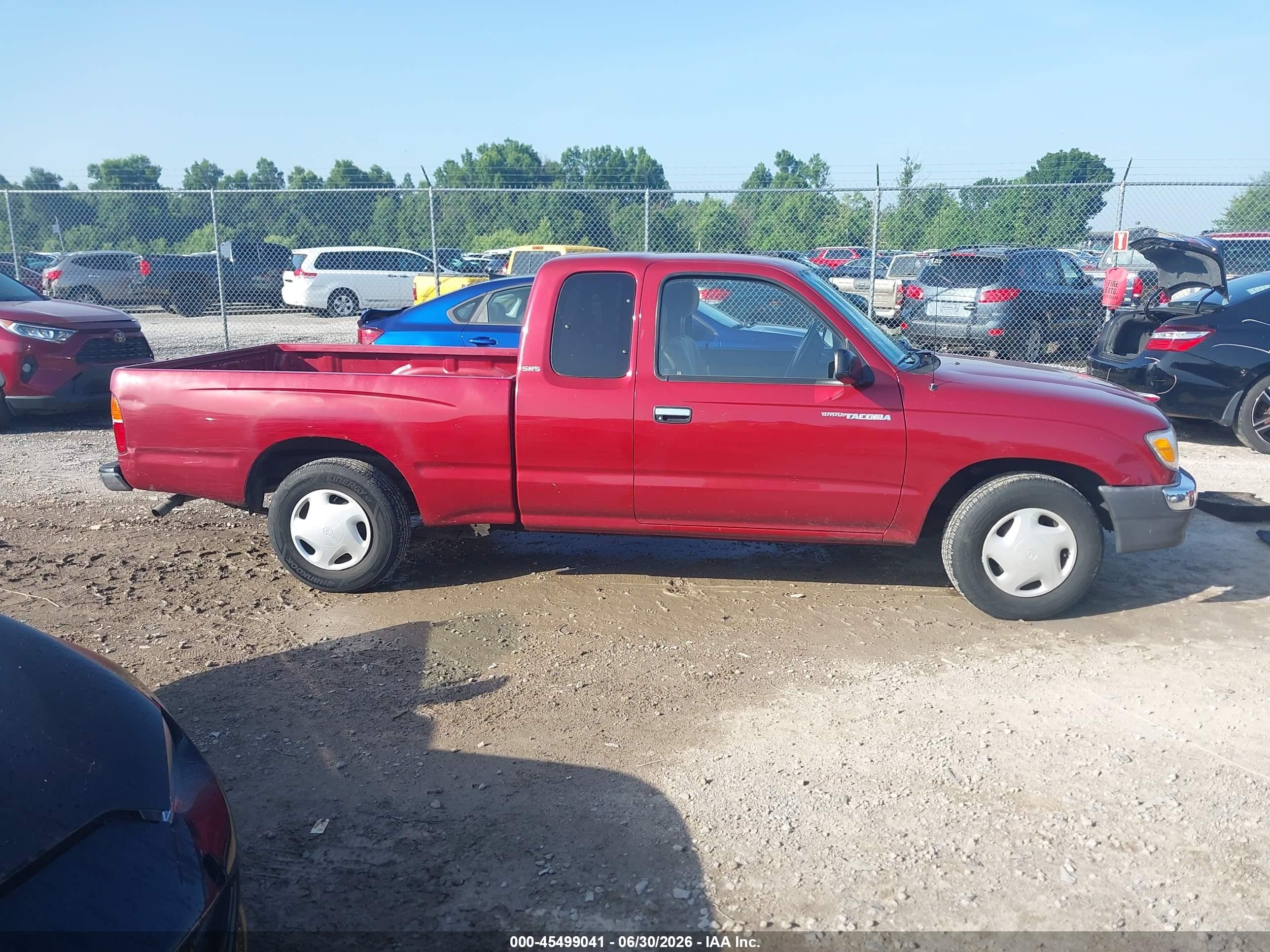 1999 Toyota Tacoma   Red vin: 4TAVL52NXXZ488099