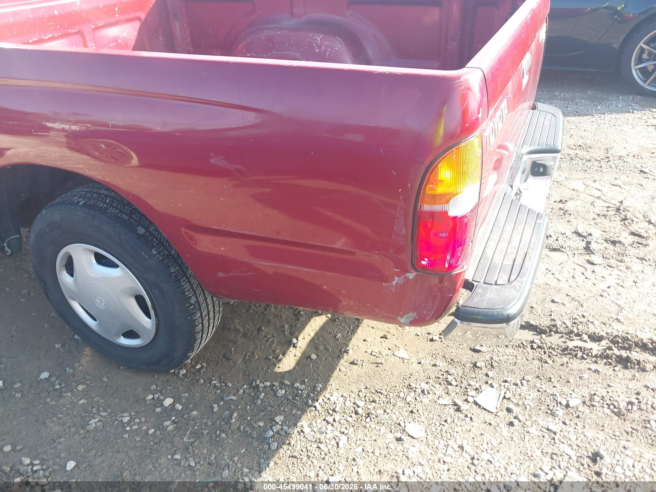 1999 Toyota Tacoma   Red vin: 4TAVL52NXXZ488099