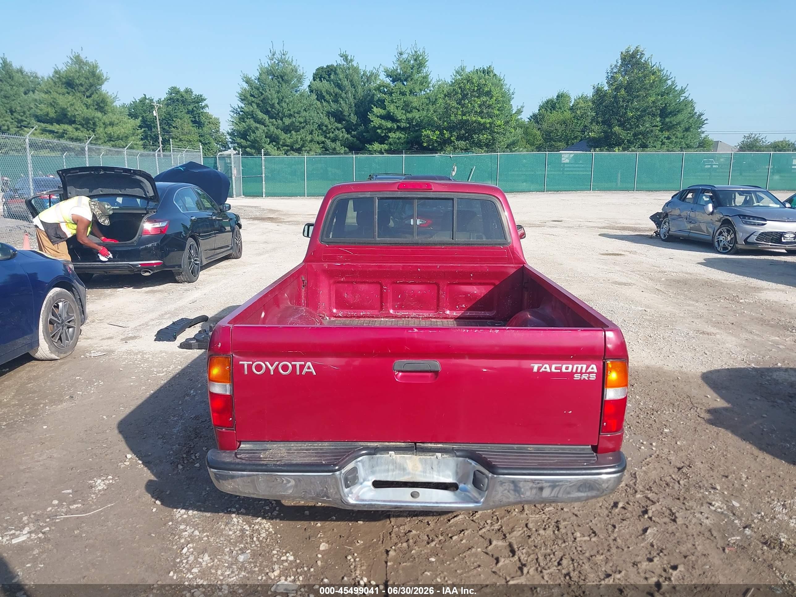 1999 Toyota Tacoma   Red vin: 4TAVL52NXXZ488099