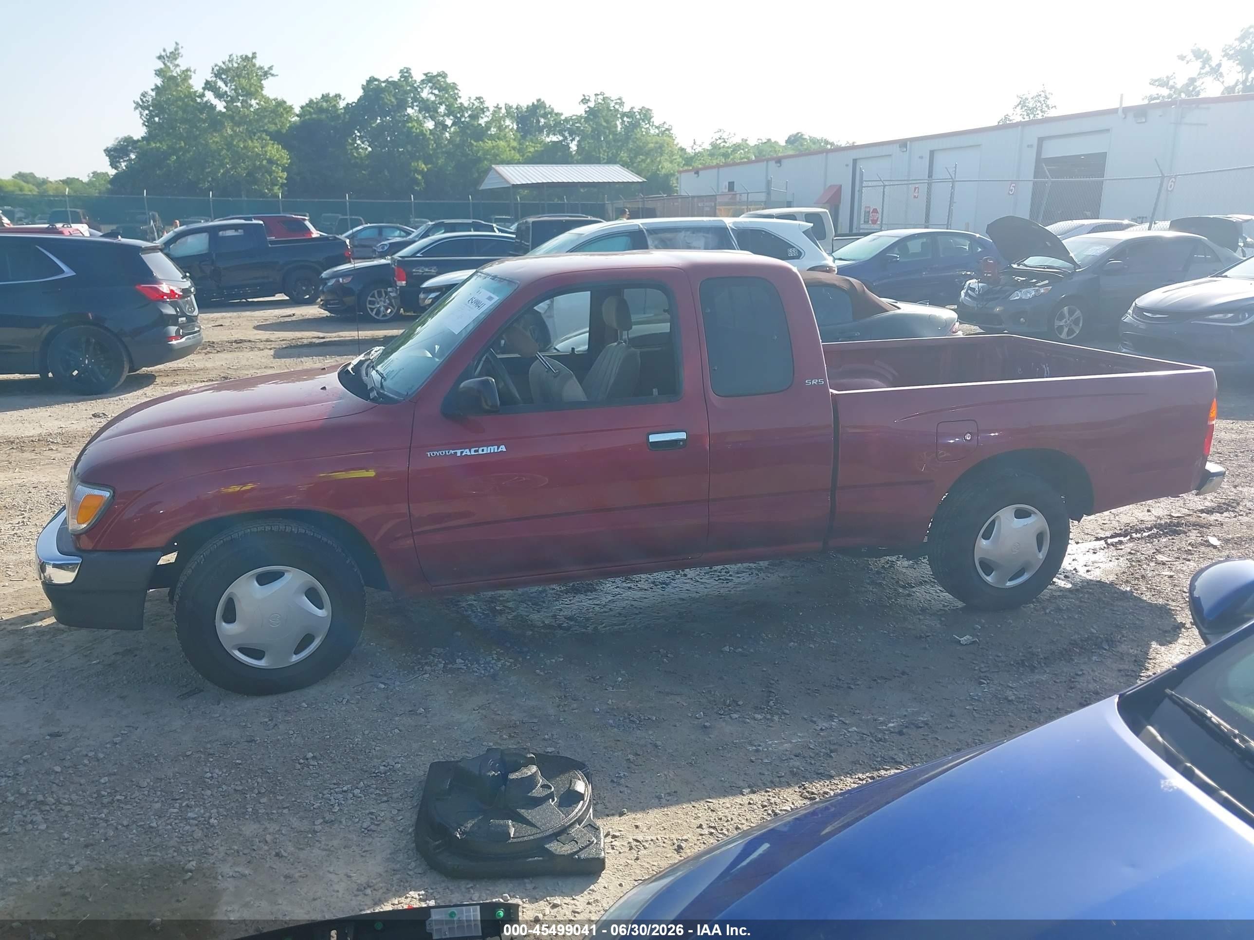 1999 Toyota Tacoma   Red vin: 4TAVL52NXXZ488099