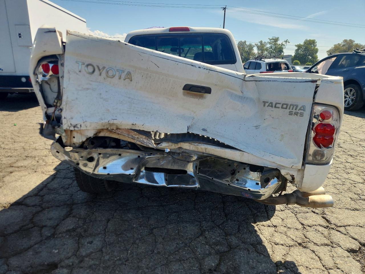 1999 Toyota Tacoma Base White vin: 4TAVL52NXXZ561715
