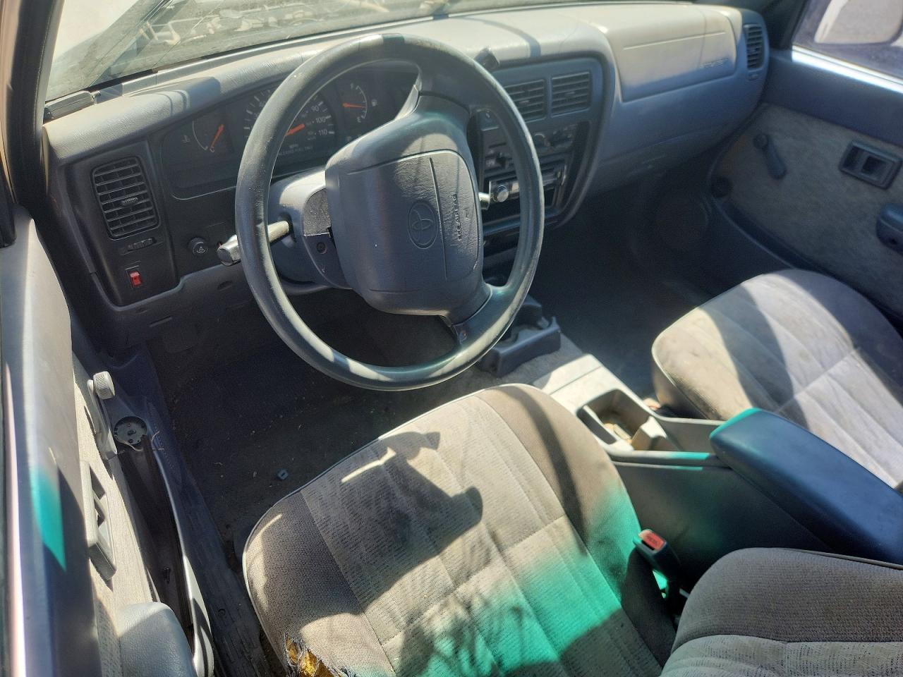 1999 Toyota Tacoma Base White vin: 4TAVL52NXXZ561715