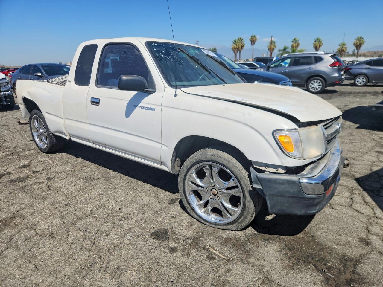 1999 Toyota Tacoma Base White vin: 4TAVL52NXXZ561715