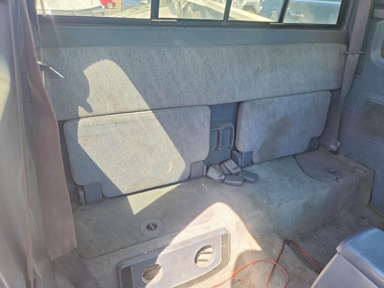 1999 Toyota Tacoma Base White vin: 4TAVL52NXXZ561715