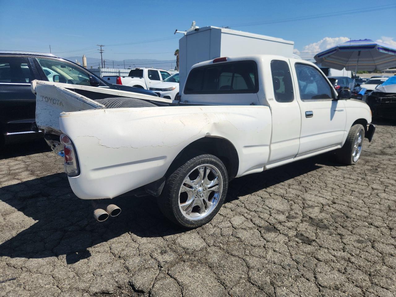 1999 Toyota Tacoma Base White vin: 4TAVL52NXXZ561715