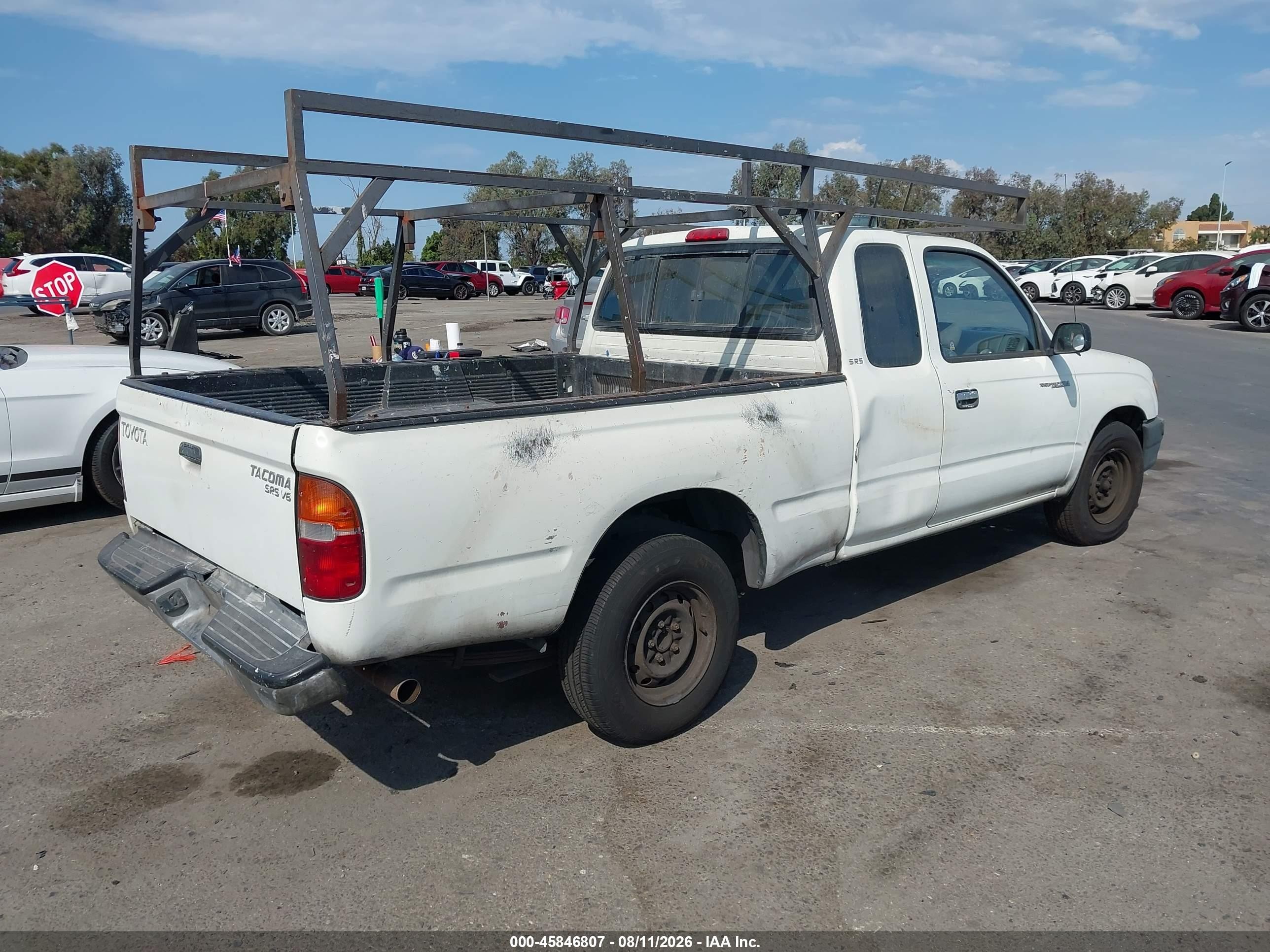 1998 Toyota Tacoma Base V6 White vin: 4TAVN52N0WZ069879