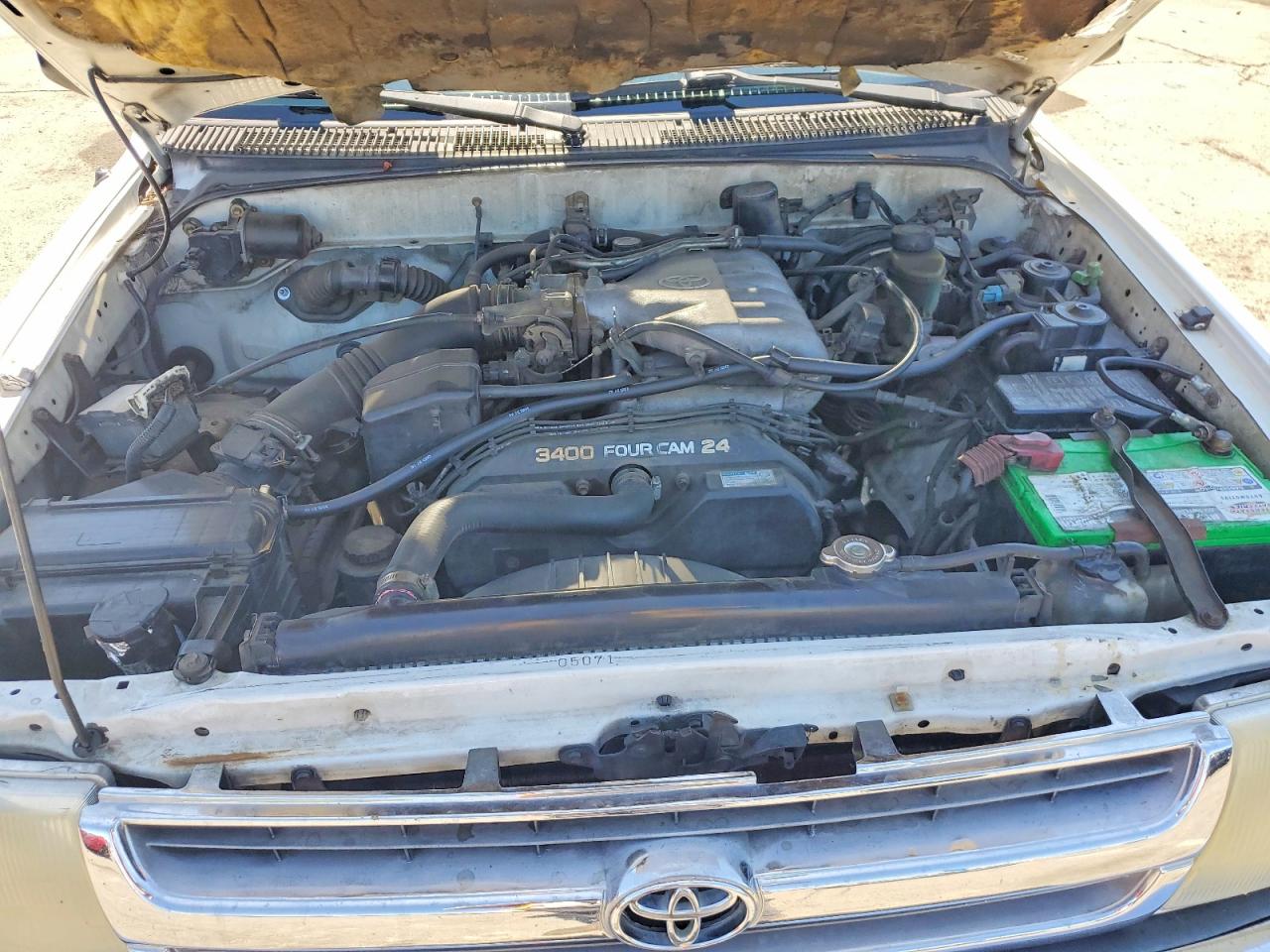 1999 Toyota Tacoma V6 White vin: 4TAVN52N2XZ572041