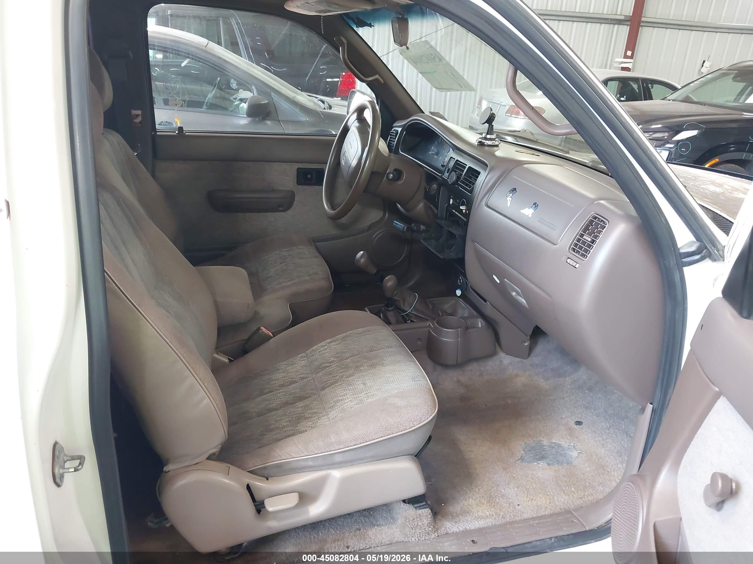 1999 Toyota Tacoma   Белый vin: 4TAWM72N1XZ464075