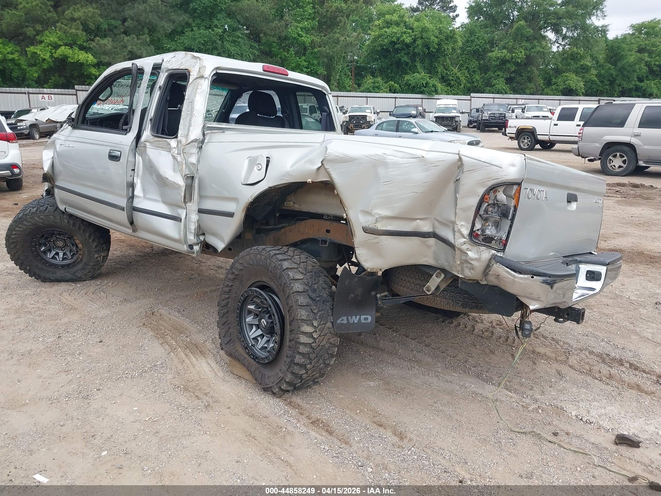 2000 Toyota Tacoma   Silver vin: 4TAWM72N1YZ631178