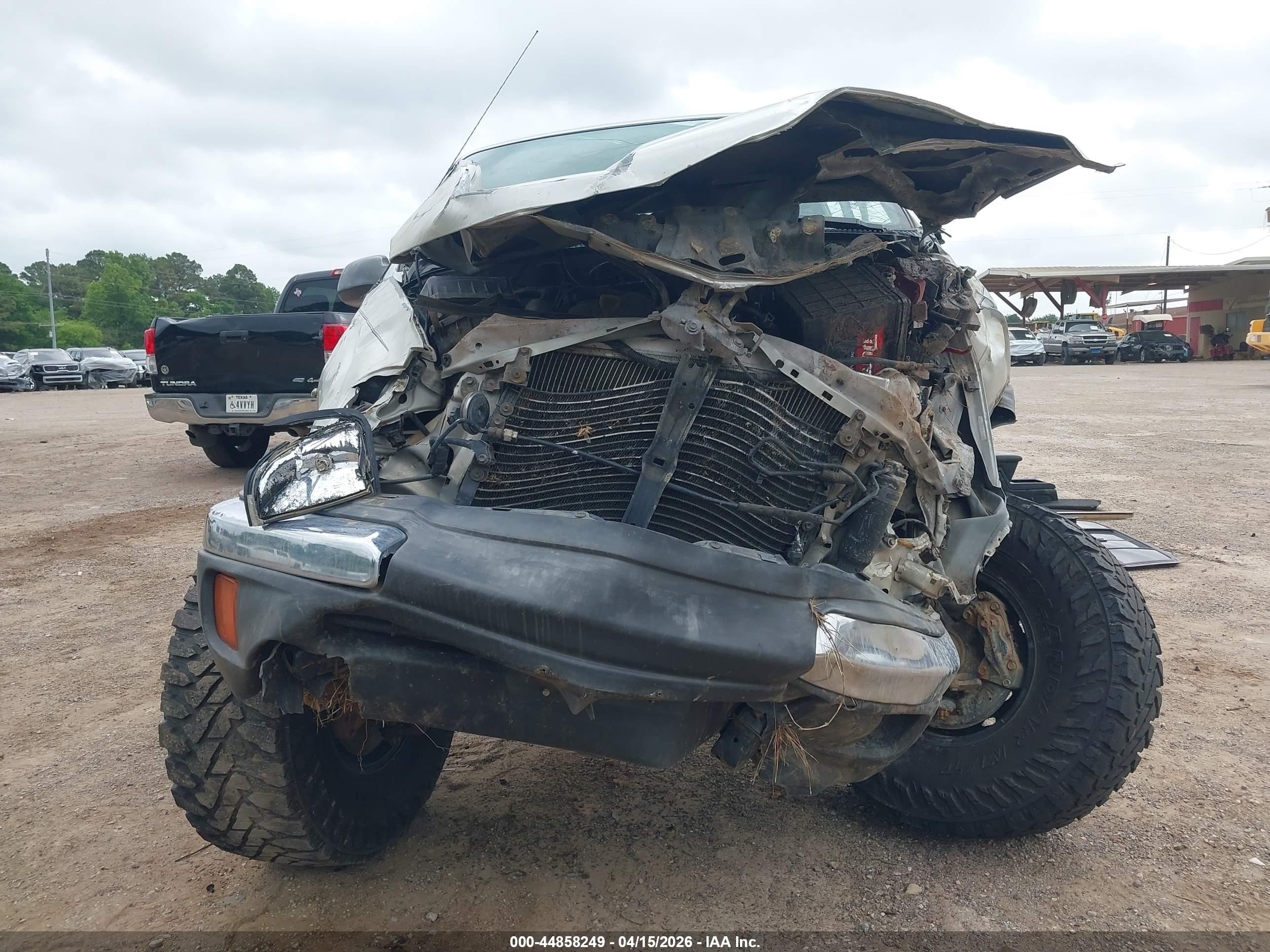 2000 Toyota Tacoma   Silver vin: 4TAWM72N1YZ631178