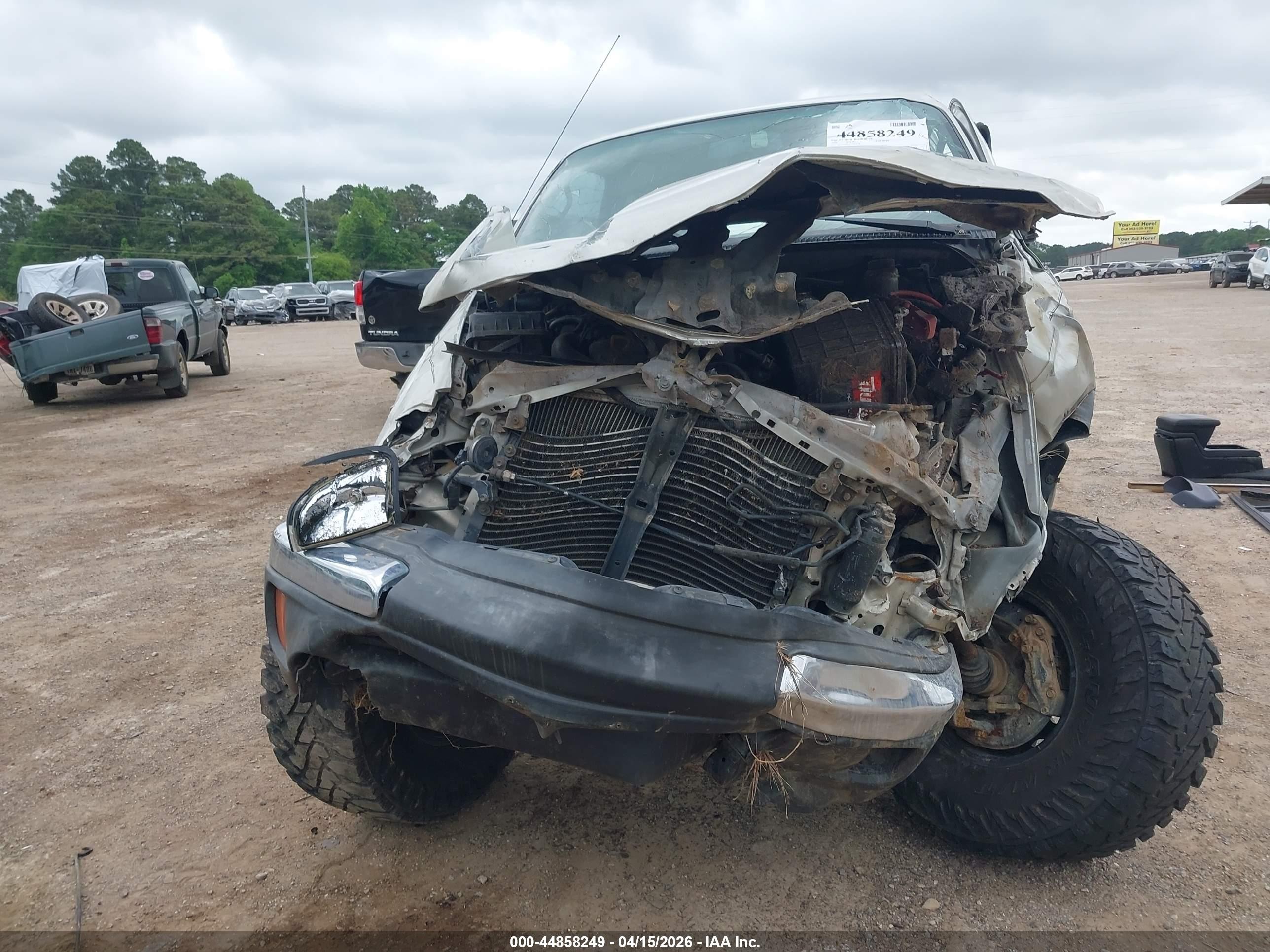 2000 Toyota Tacoma   Silver vin: 4TAWM72N1YZ631178