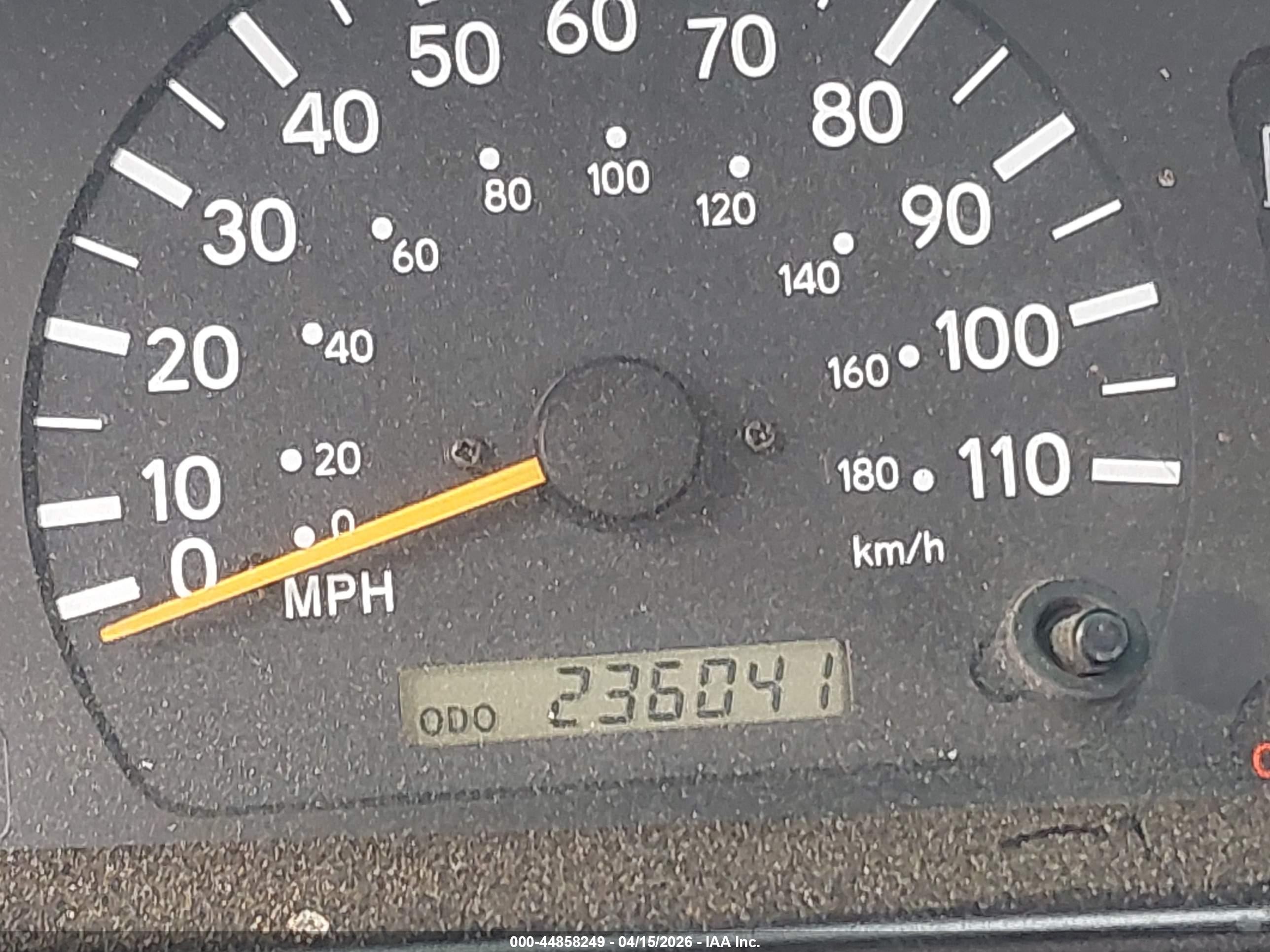 2000 Toyota Tacoma   Silver vin: 4TAWM72N1YZ631178
