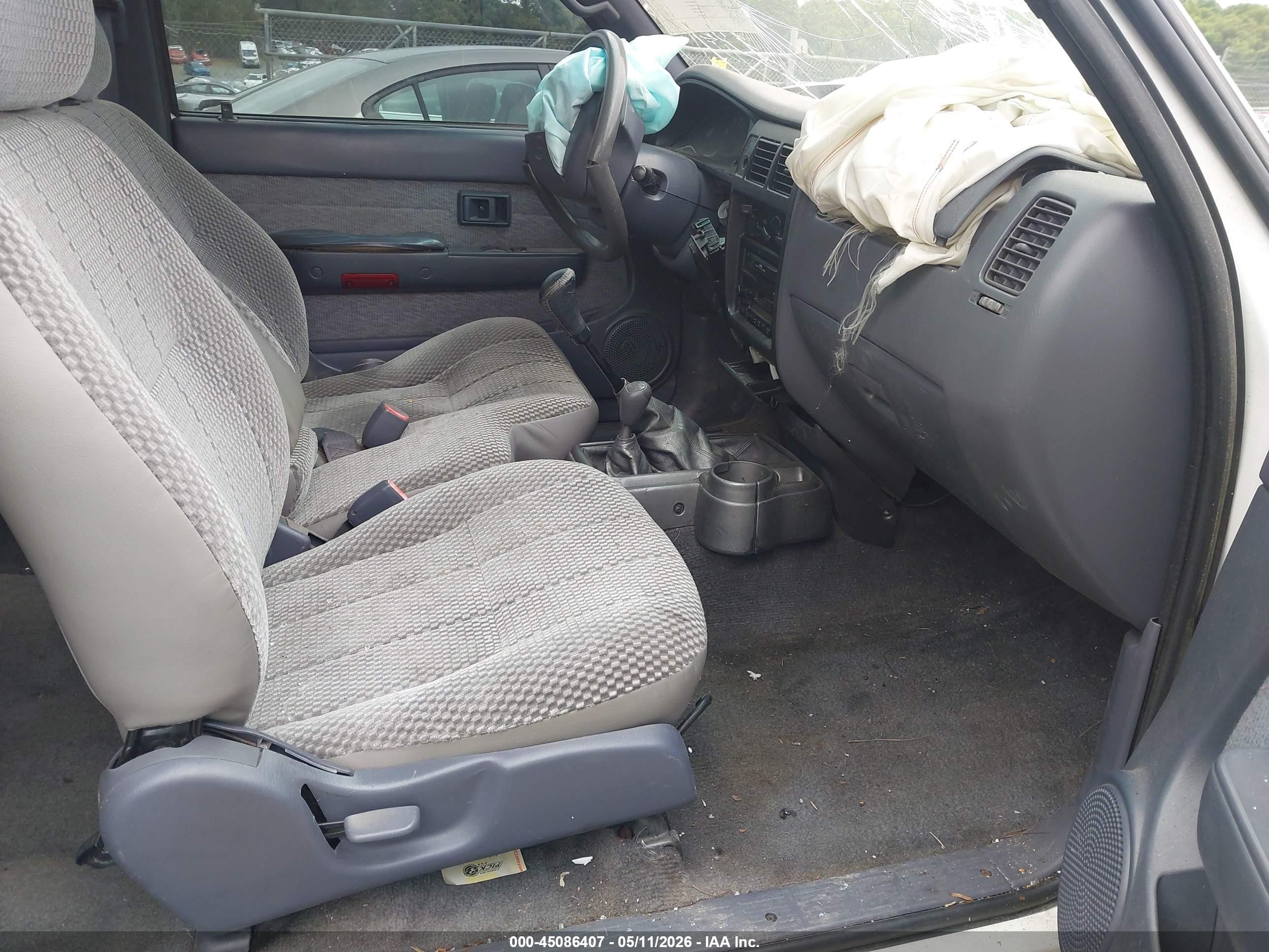 1998 Toyota Tacoma   White vin: 4TAWM72N2WZ046669
