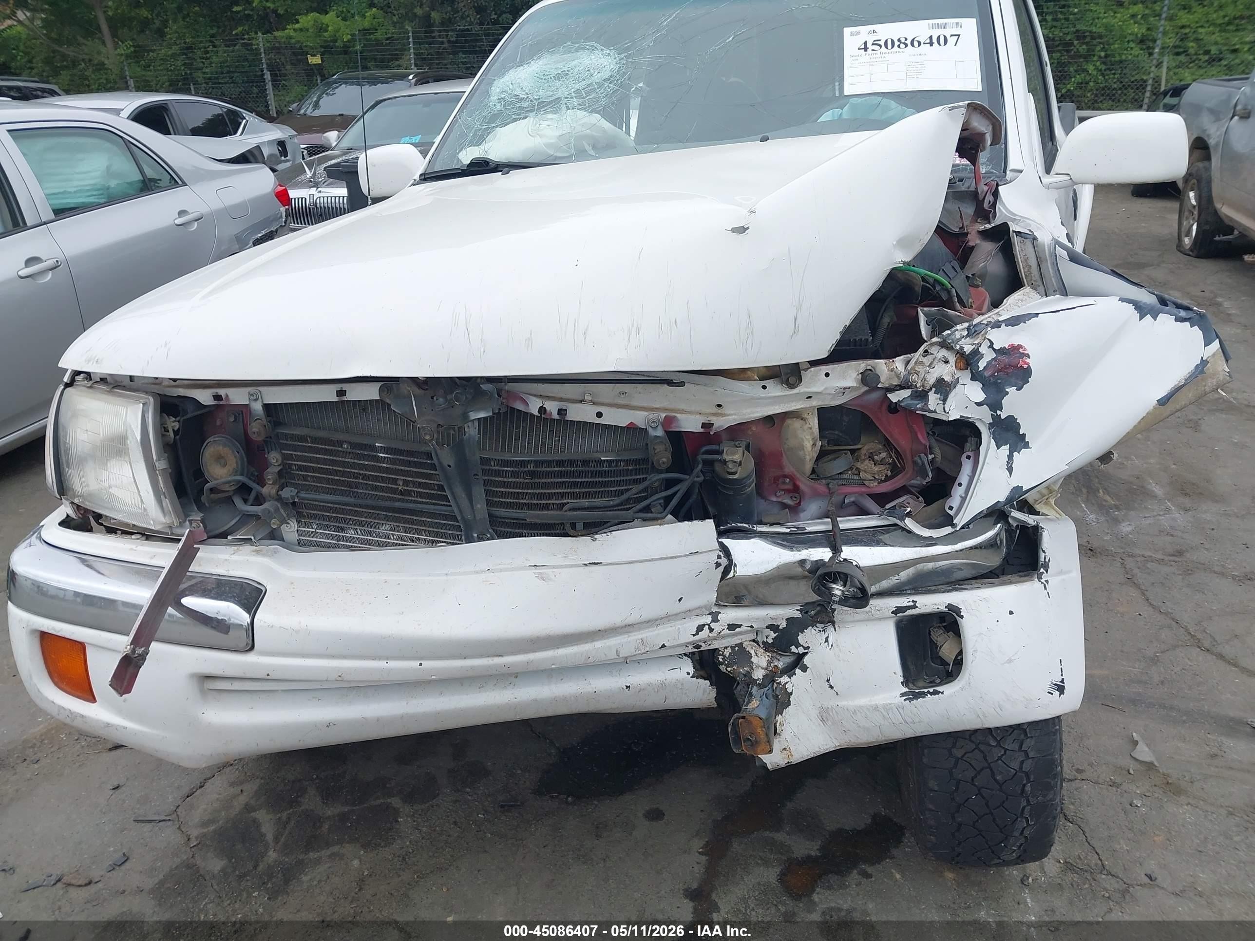 1998 Toyota Tacoma   White vin: 4TAWM72N2WZ046669