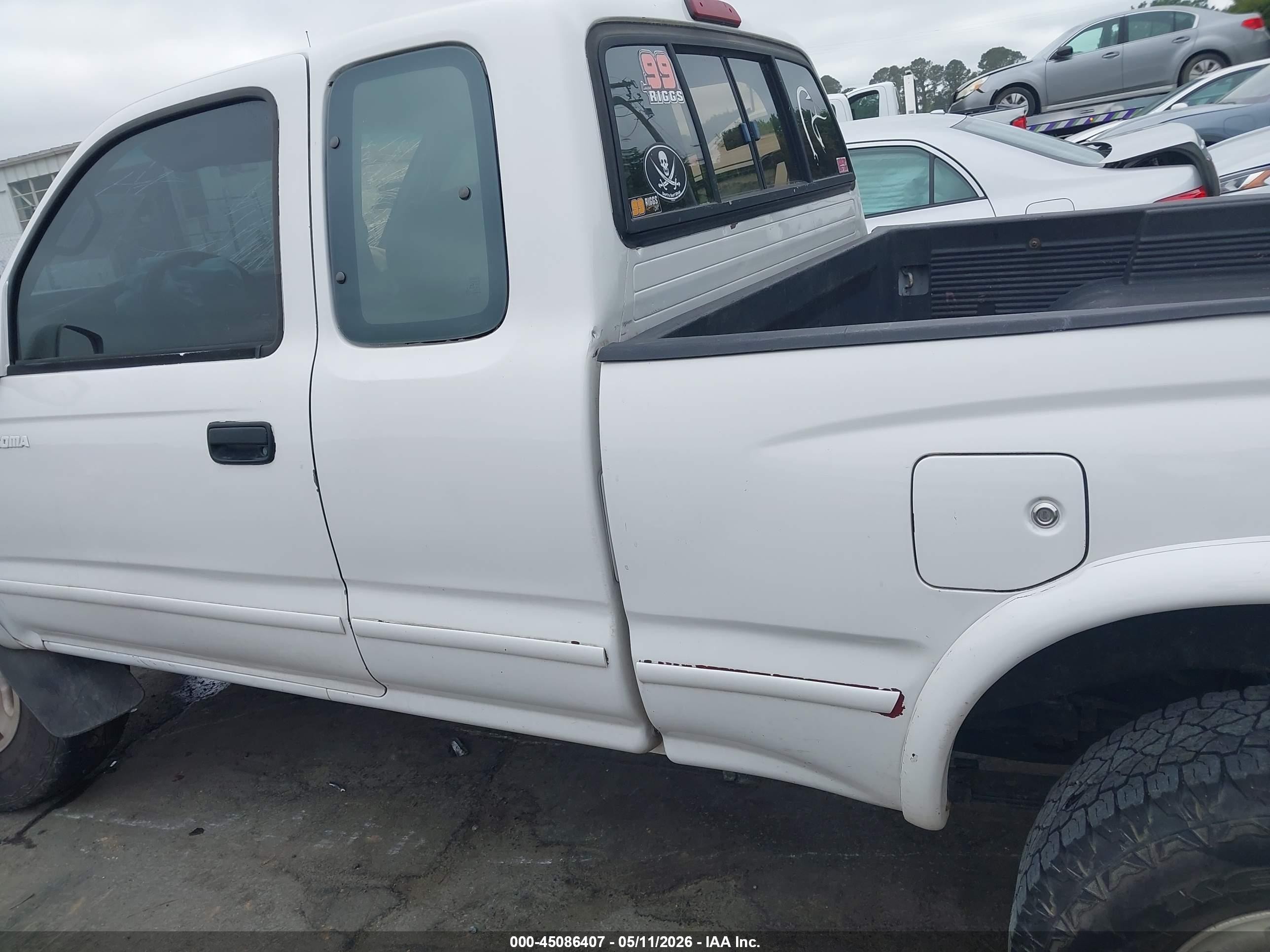 1998 Toyota Tacoma   White vin: 4TAWM72N2WZ046669