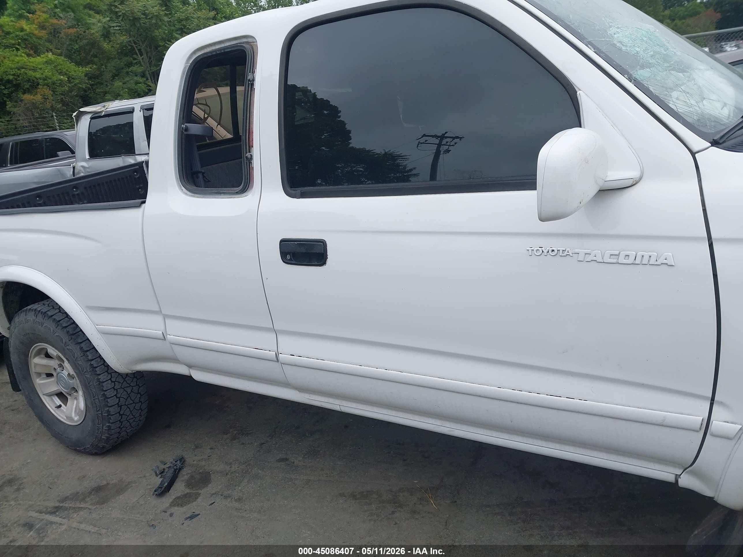 1998 Toyota Tacoma   White vin: 4TAWM72N2WZ046669