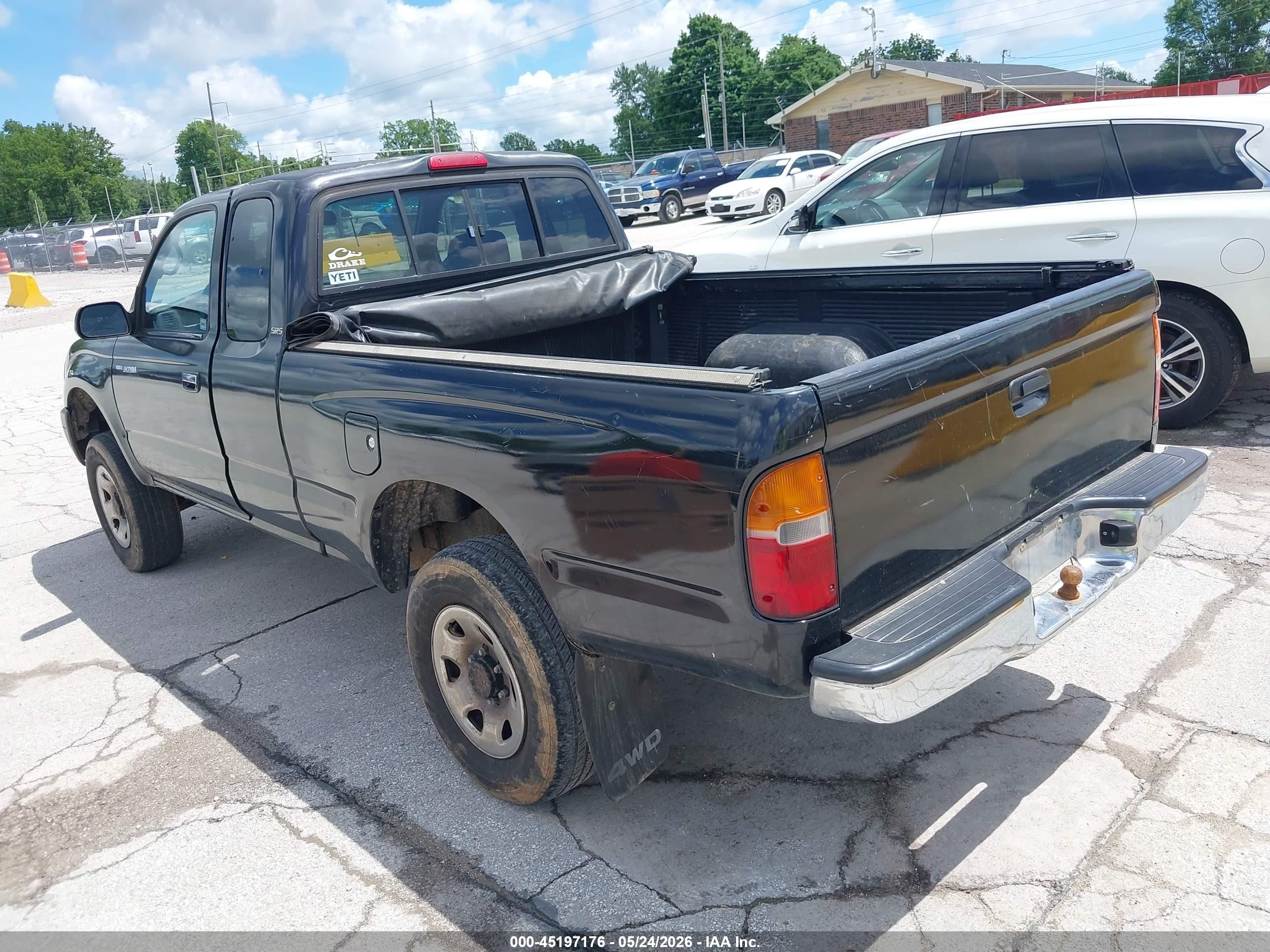 2000 Toyota Tacoma   Black vin: 4TAWM72N2YZ665260