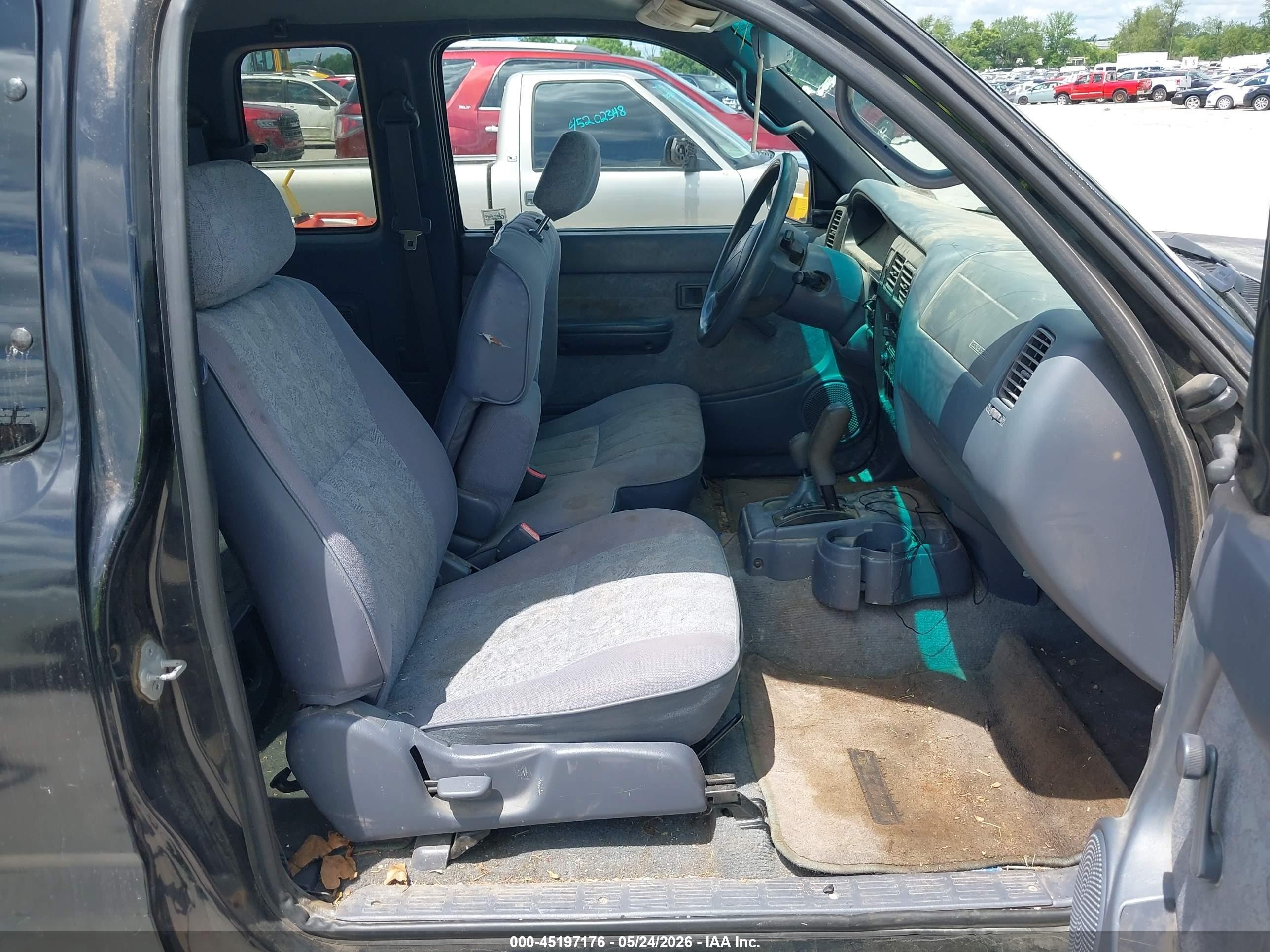 2000 Toyota Tacoma   Black vin: 4TAWM72N2YZ665260