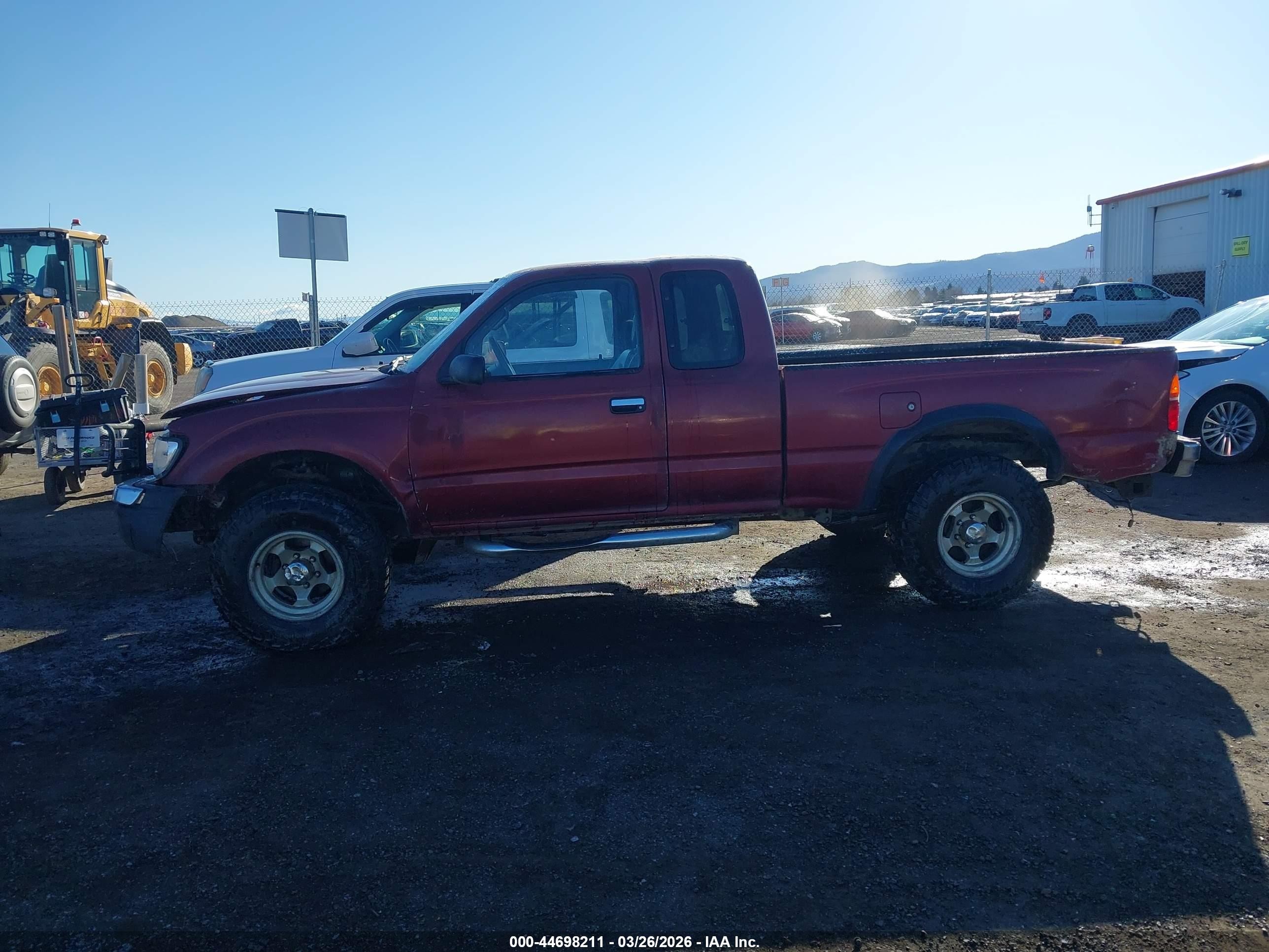 1999 Toyota Tacoma   Burgundy vin: 4TAWM72N3XZ426606