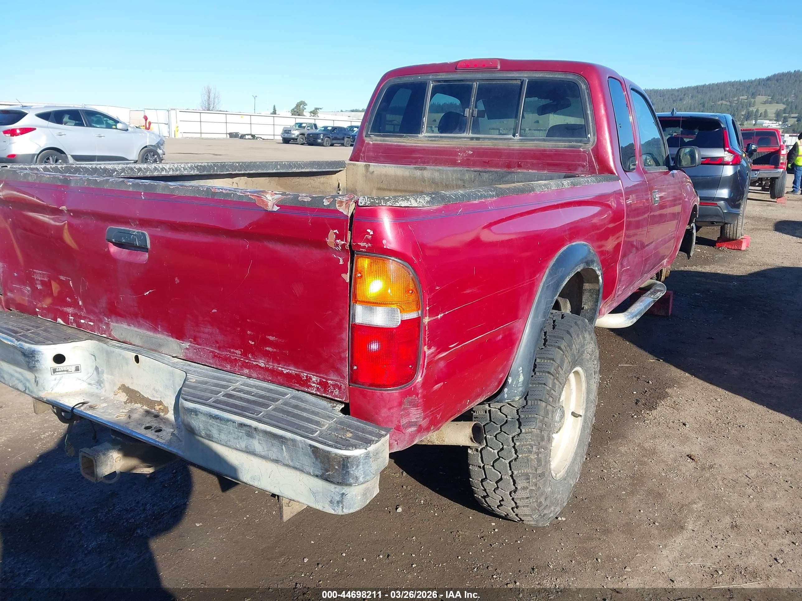 1999 Toyota Tacoma   Burgundy vin: 4TAWM72N3XZ426606
