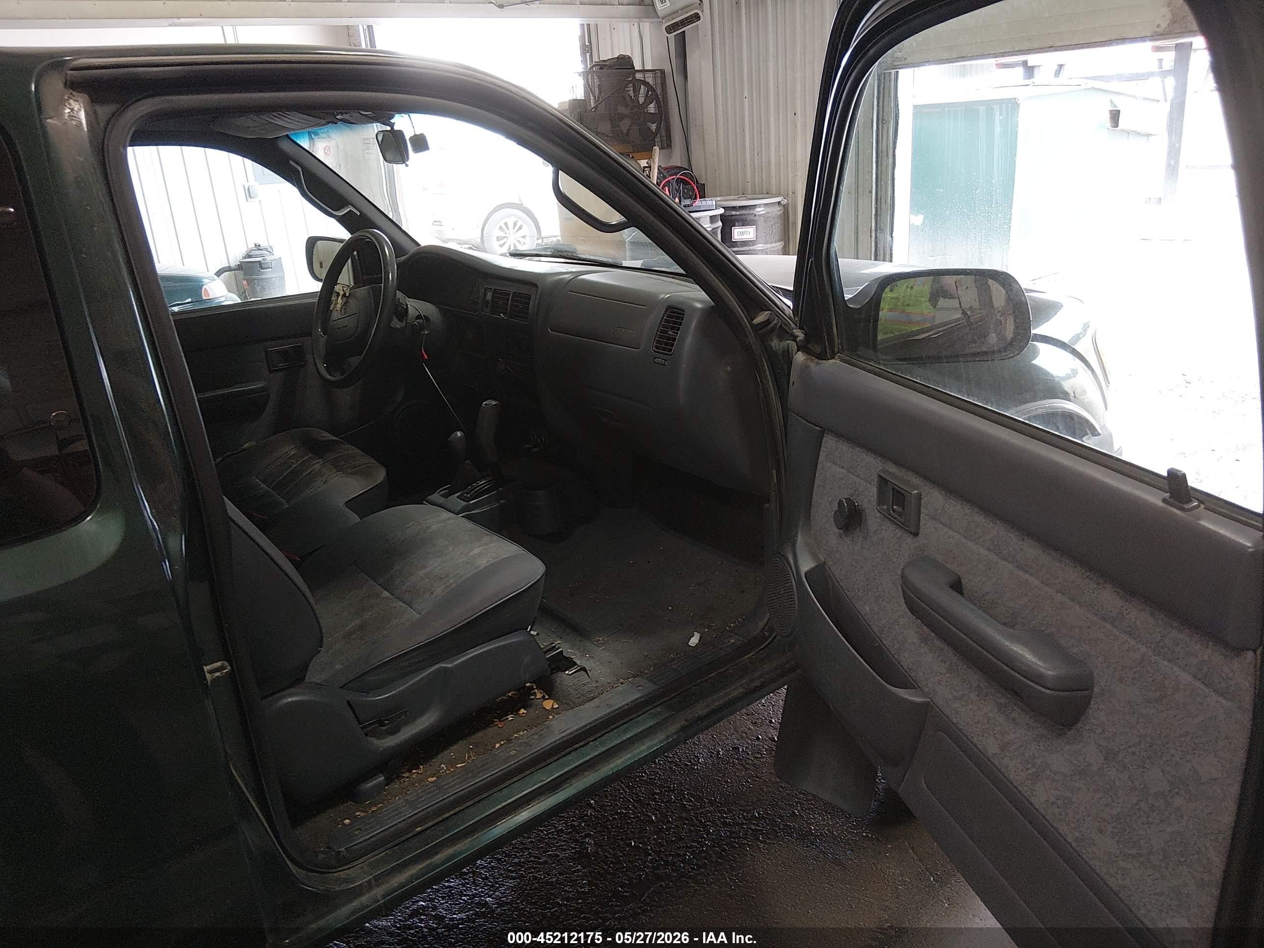 2000 Toyota Tacoma   Green vin: 4TAWM72N3YZ664800