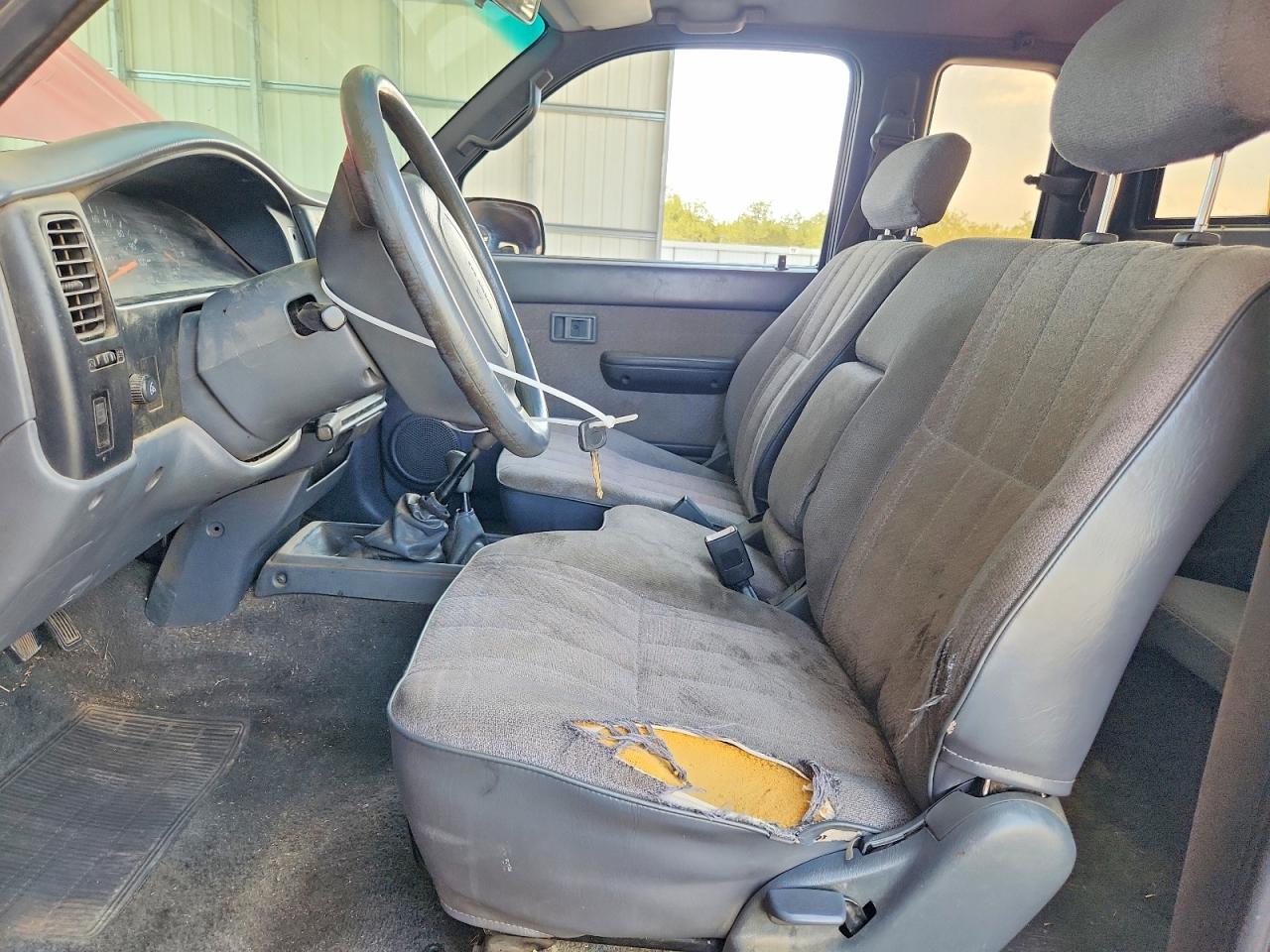 1997 Toyota Tacoma Base Red vin: 4TAWM72N4VZ260657