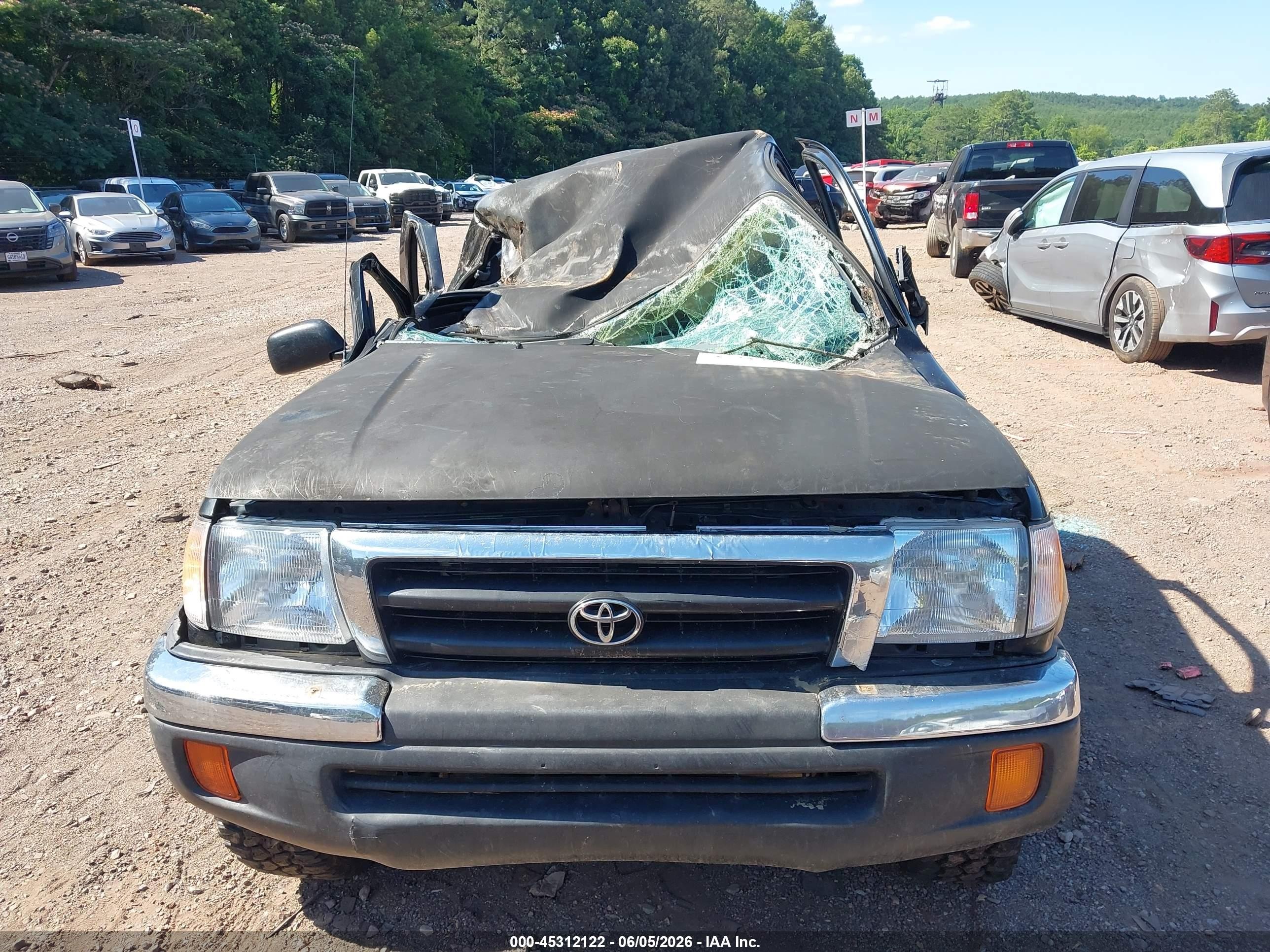1998 Toyota Tacoma   Black vin: 4TAWM72N7WZ064407
