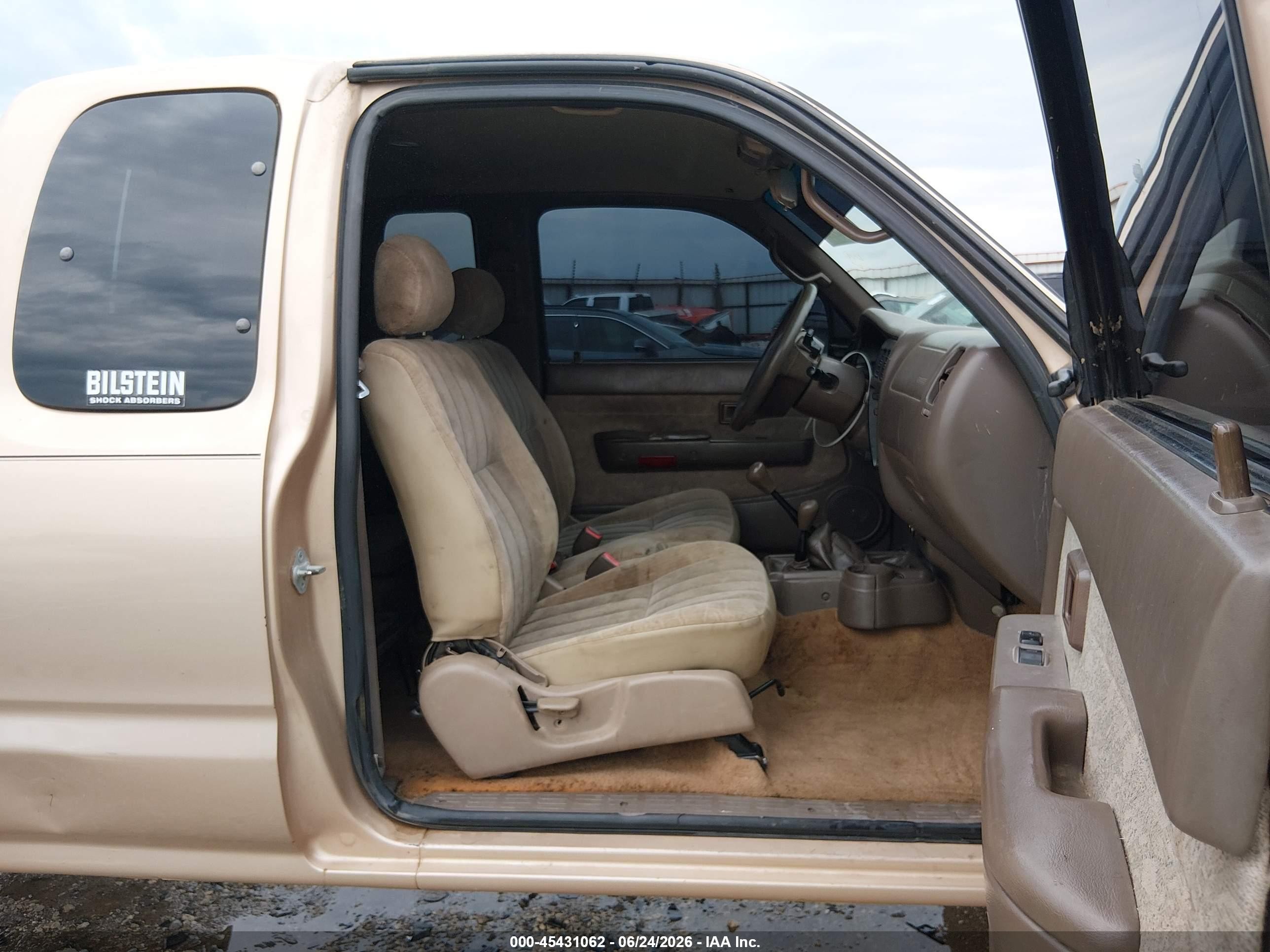 2000 Toyota Tacoma   Желто-коричневый vin: 4TAWM72N7YZ666209