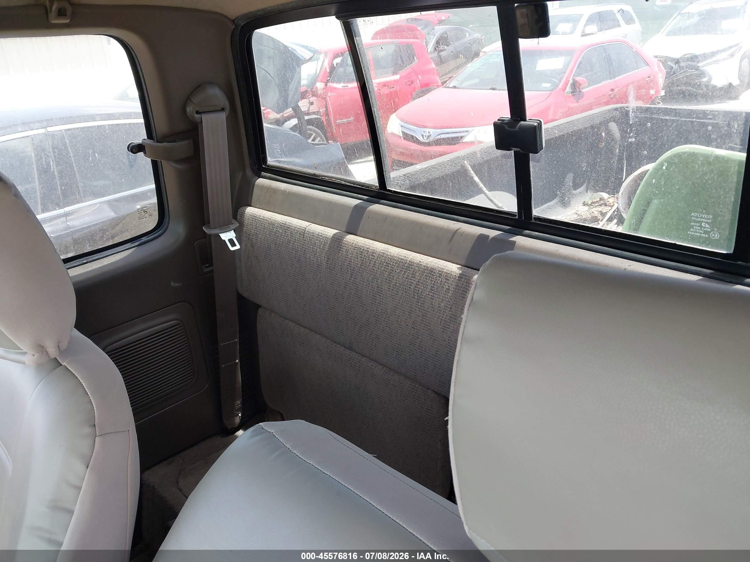 1999 Toyota Tacoma   White vin: 4TAWM72N8XZ476160