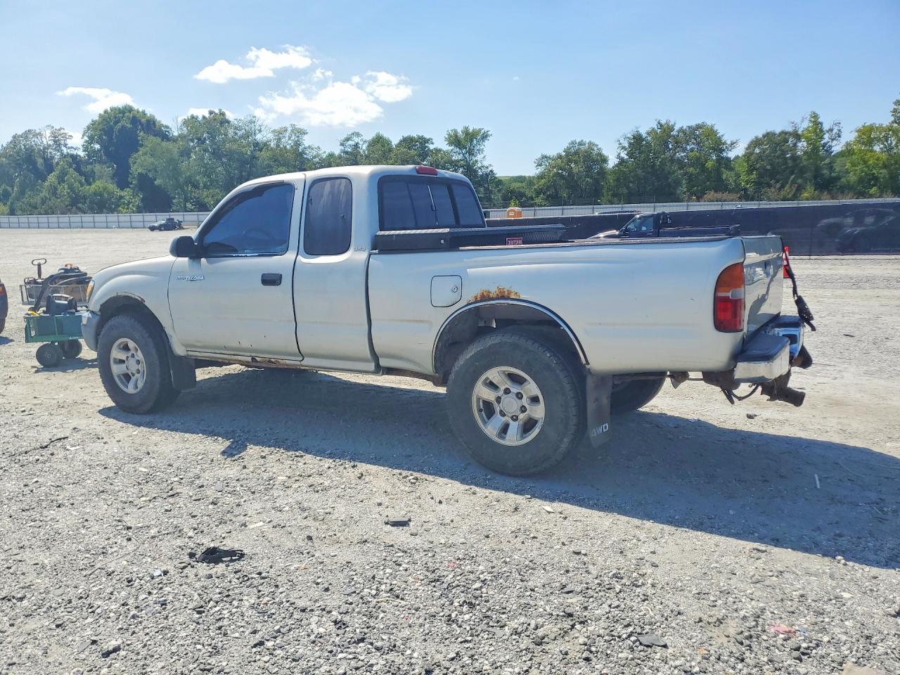 2000 Toyota Tacoma Base Gray vin: 4TAWM72NXYZ665491