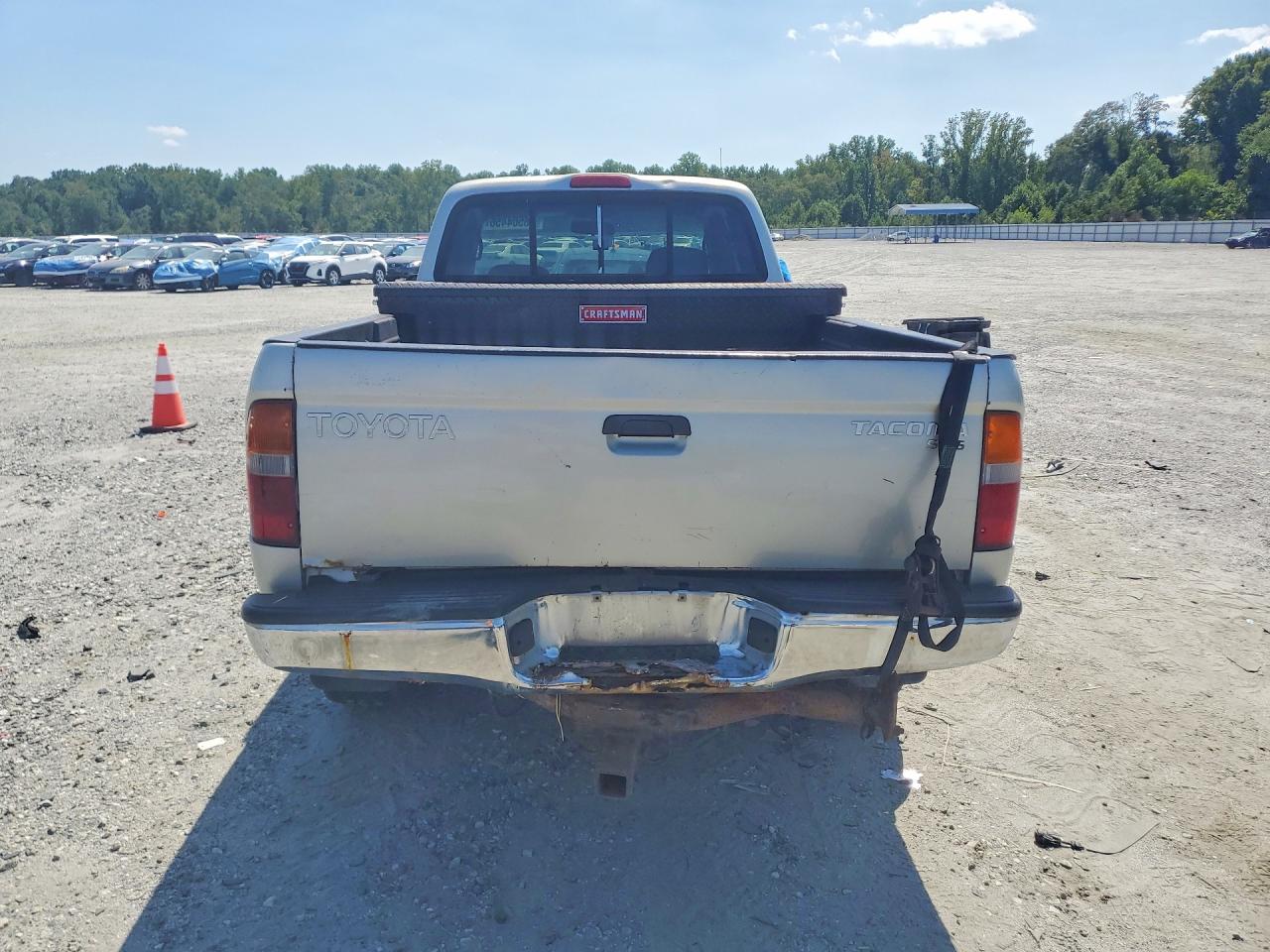 2000 Toyota Tacoma Base Gray vin: 4TAWM72NXYZ665491
