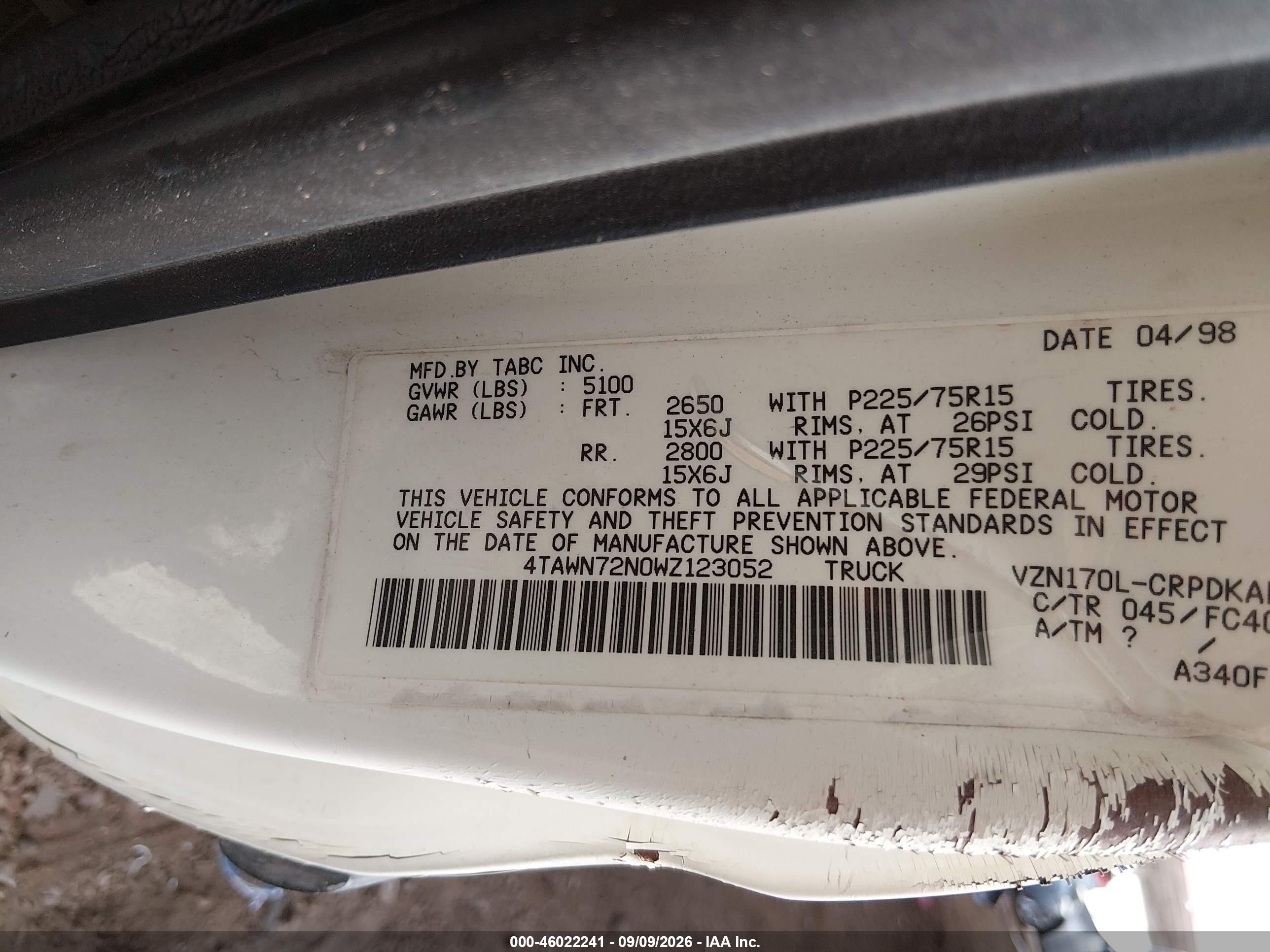 1998 Toyota Tacoma Base V6 White vin: 4TAWN72N0WZ123052