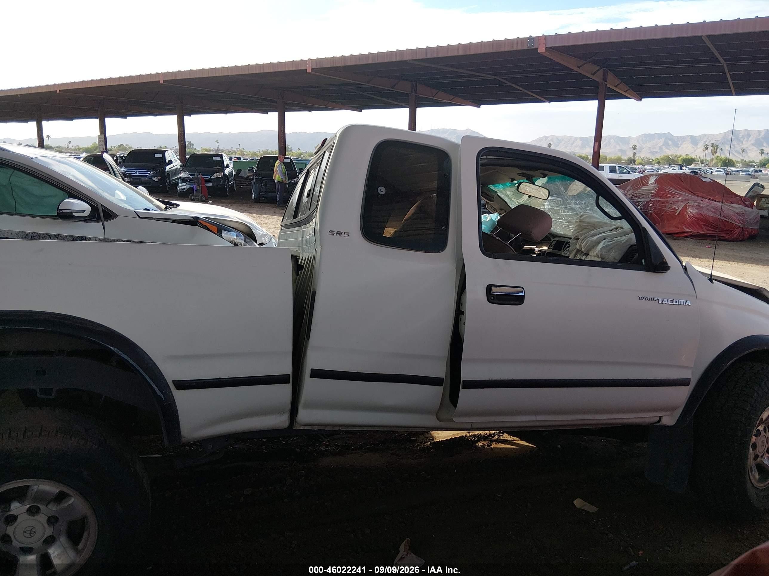 1998 Toyota Tacoma Base V6 White vin: 4TAWN72N0WZ123052