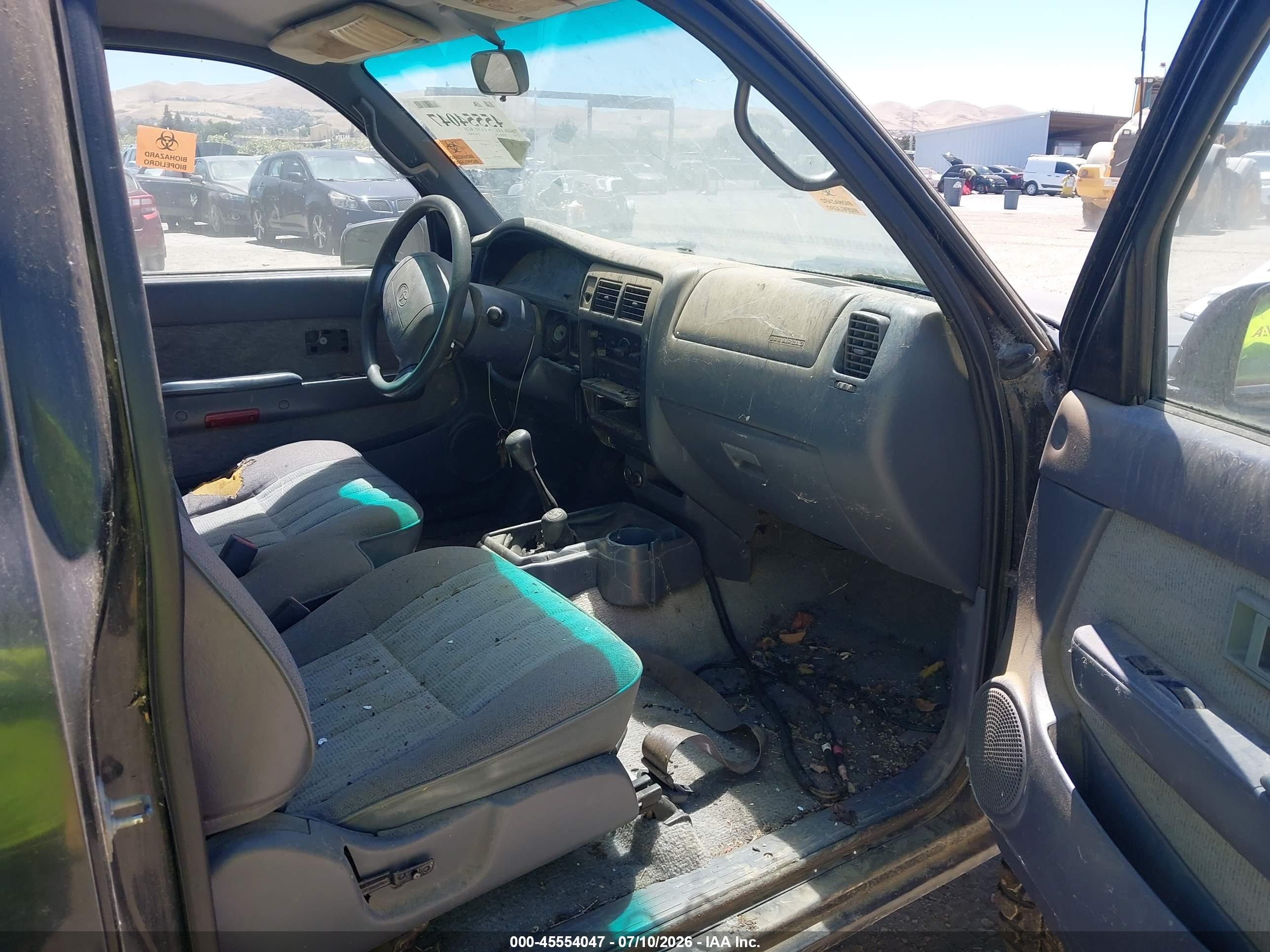 1998 Toyota Tacoma Base V6 Black vin: 4TAWN72N0WZ132088