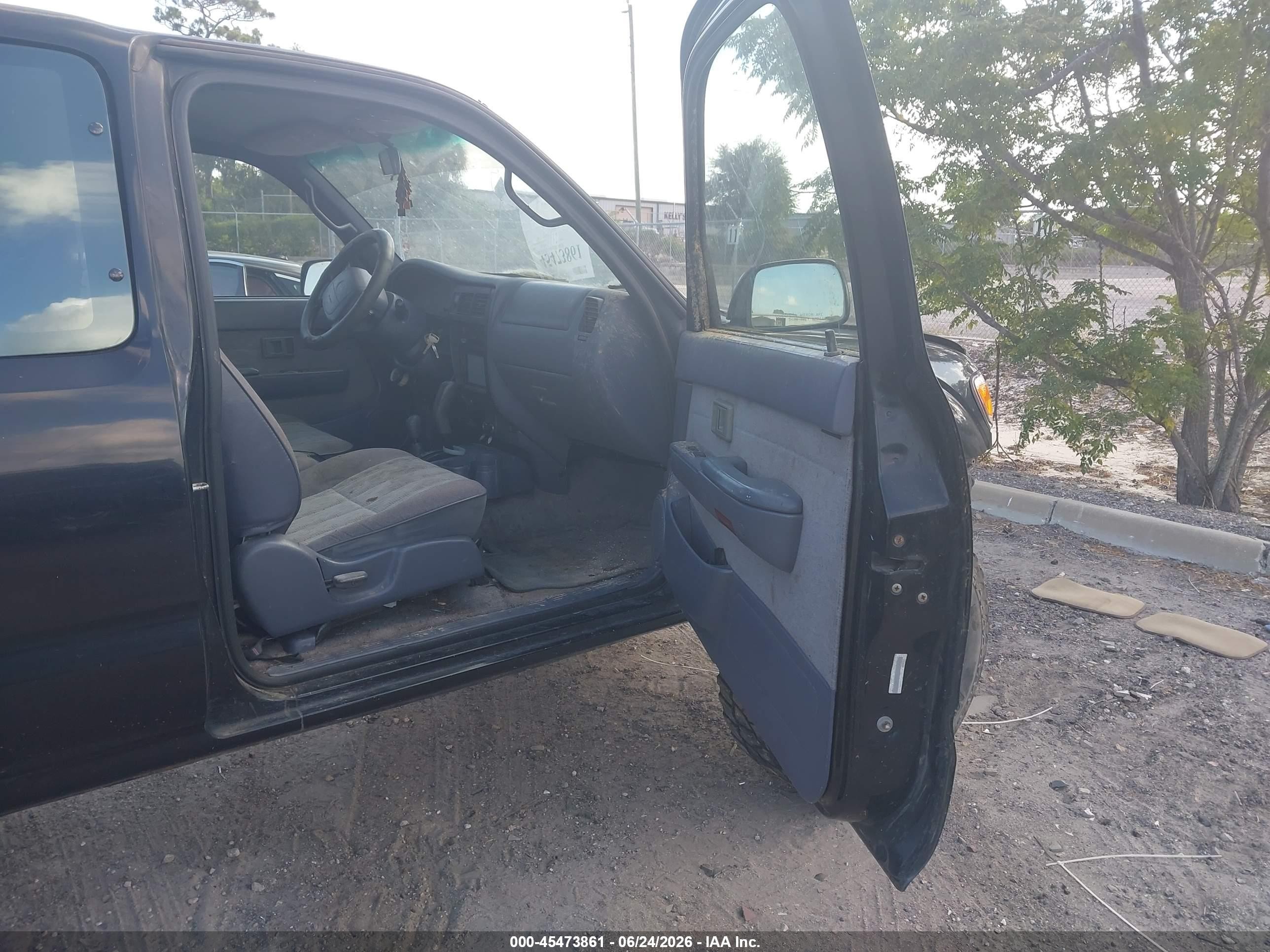 1998 Toyota Tacoma Base V6 Black vin: 4TAWN72N1WZ019301