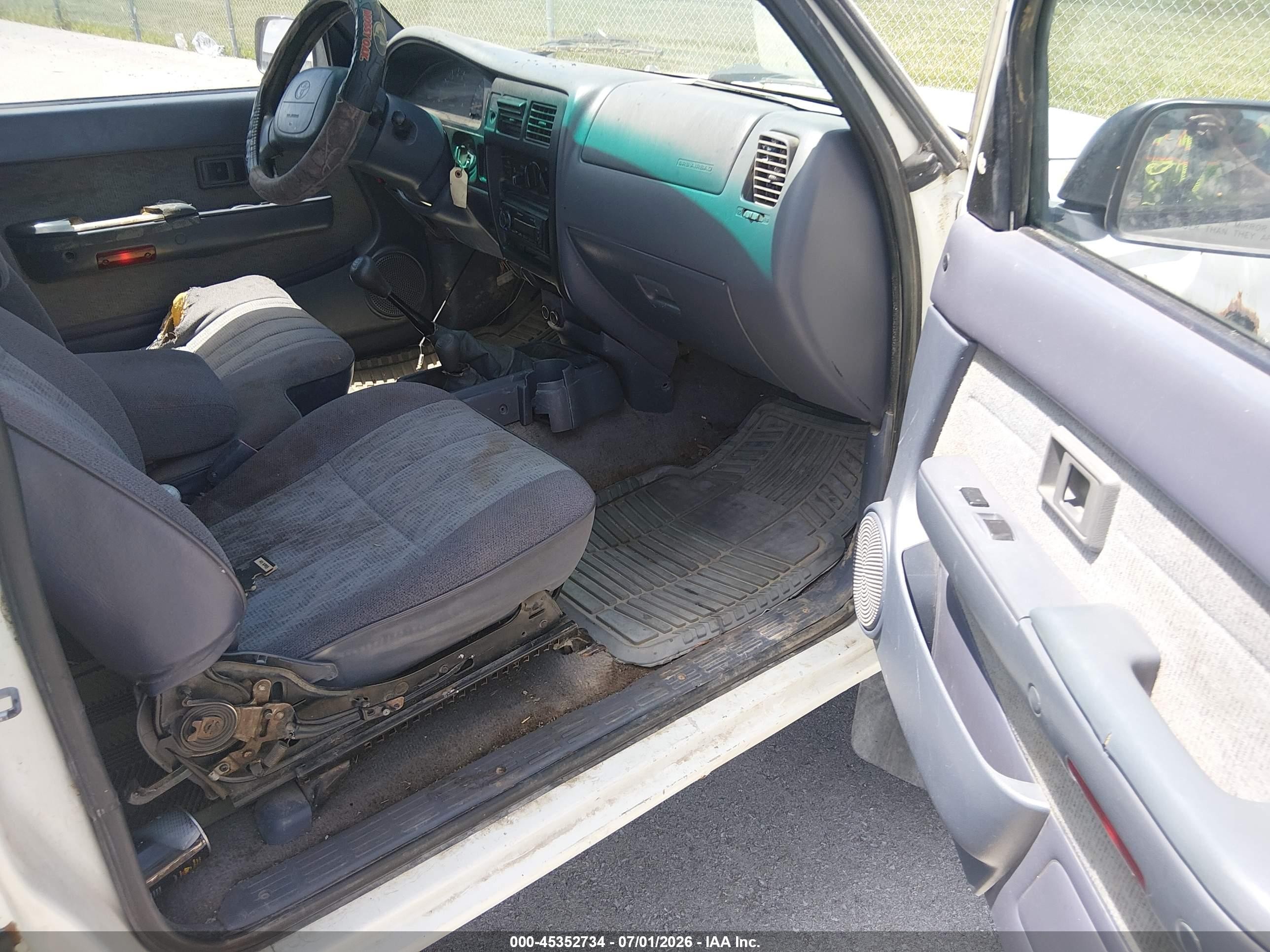 1998 Toyota Tacoma Base V6 White vin: 4TAWN72N1WZ059376