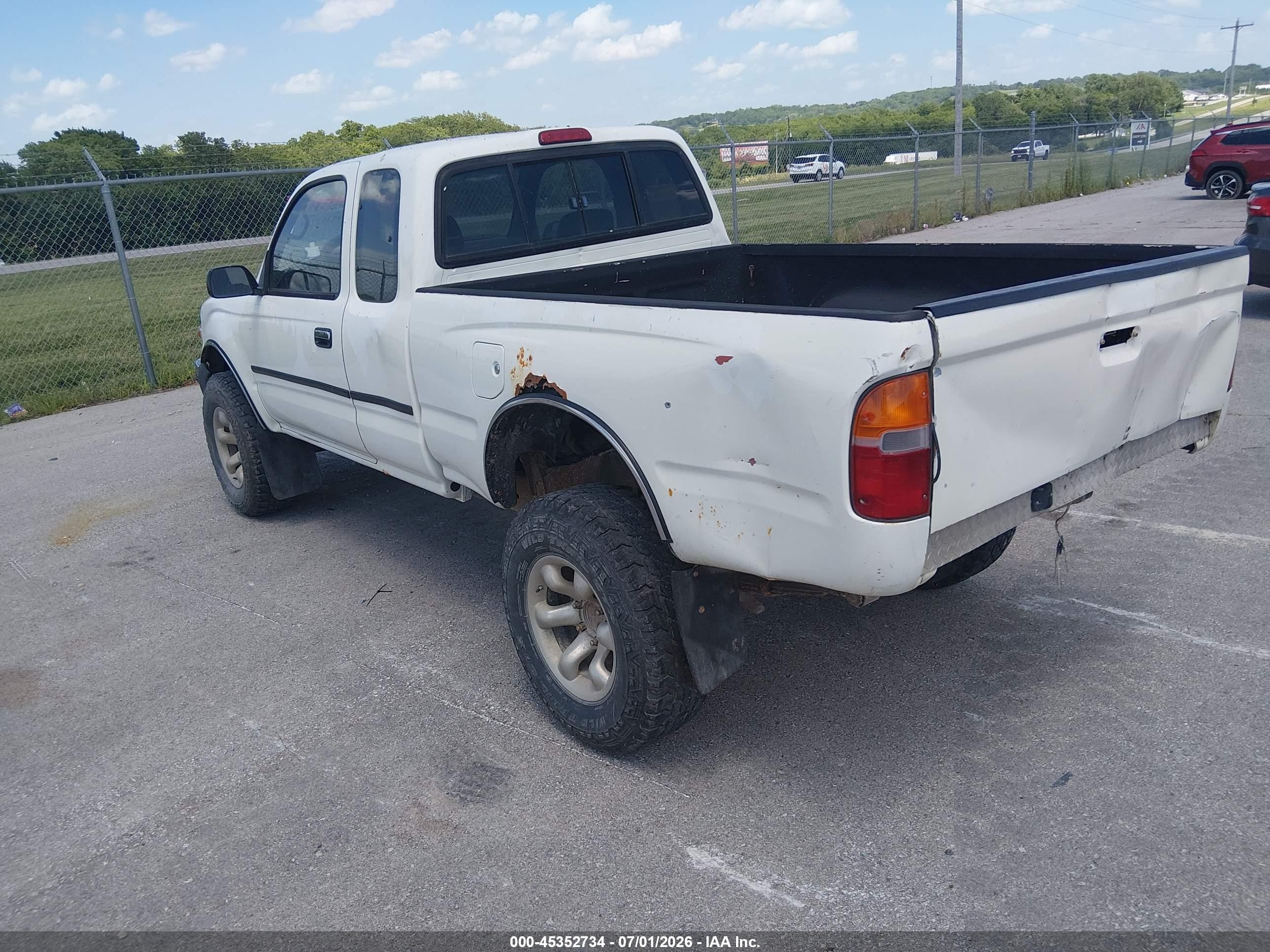 1998 Toyota Tacoma Base V6 White vin: 4TAWN72N1WZ059376