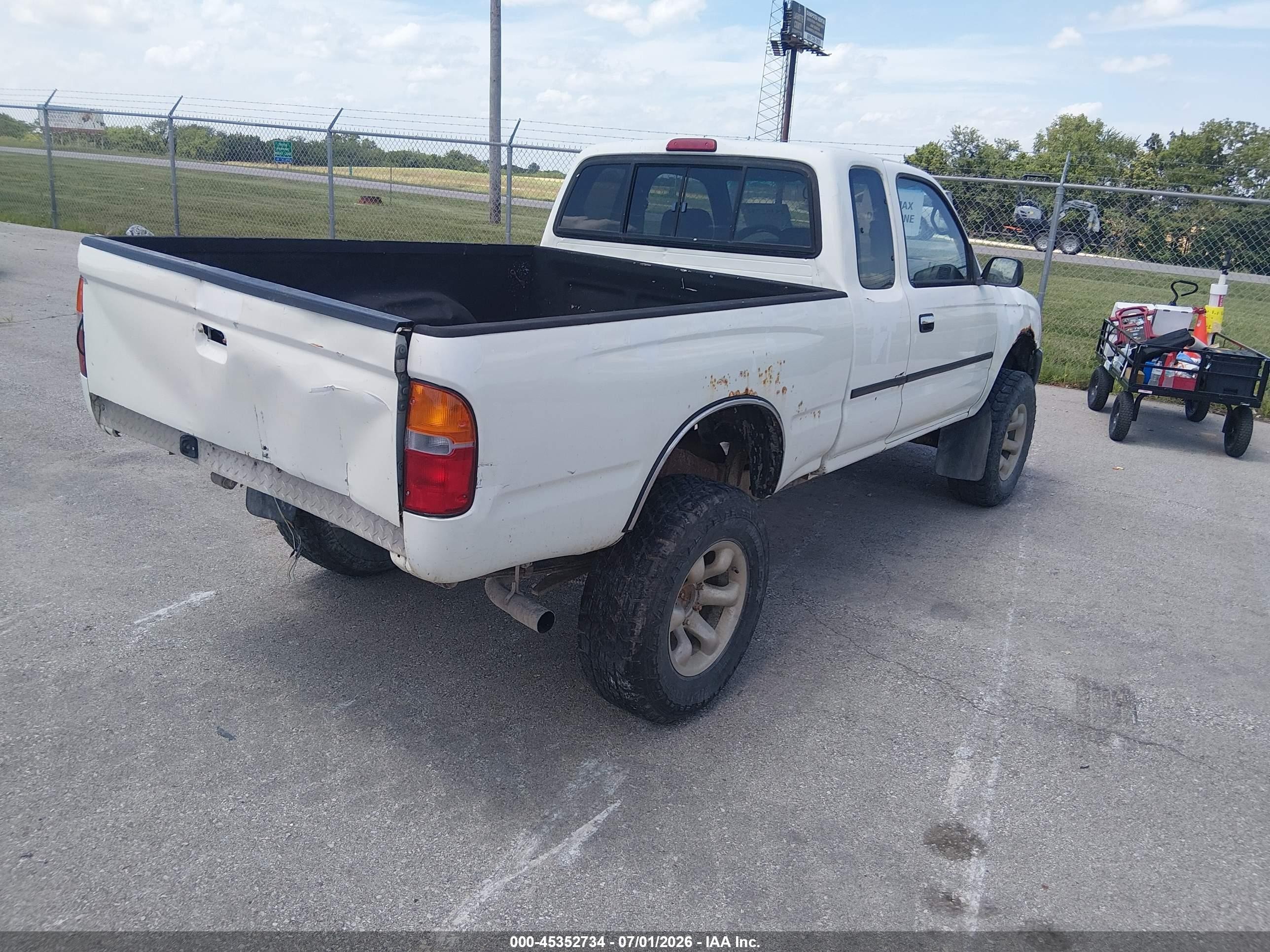 1998 Toyota Tacoma Base V6 White vin: 4TAWN72N1WZ059376