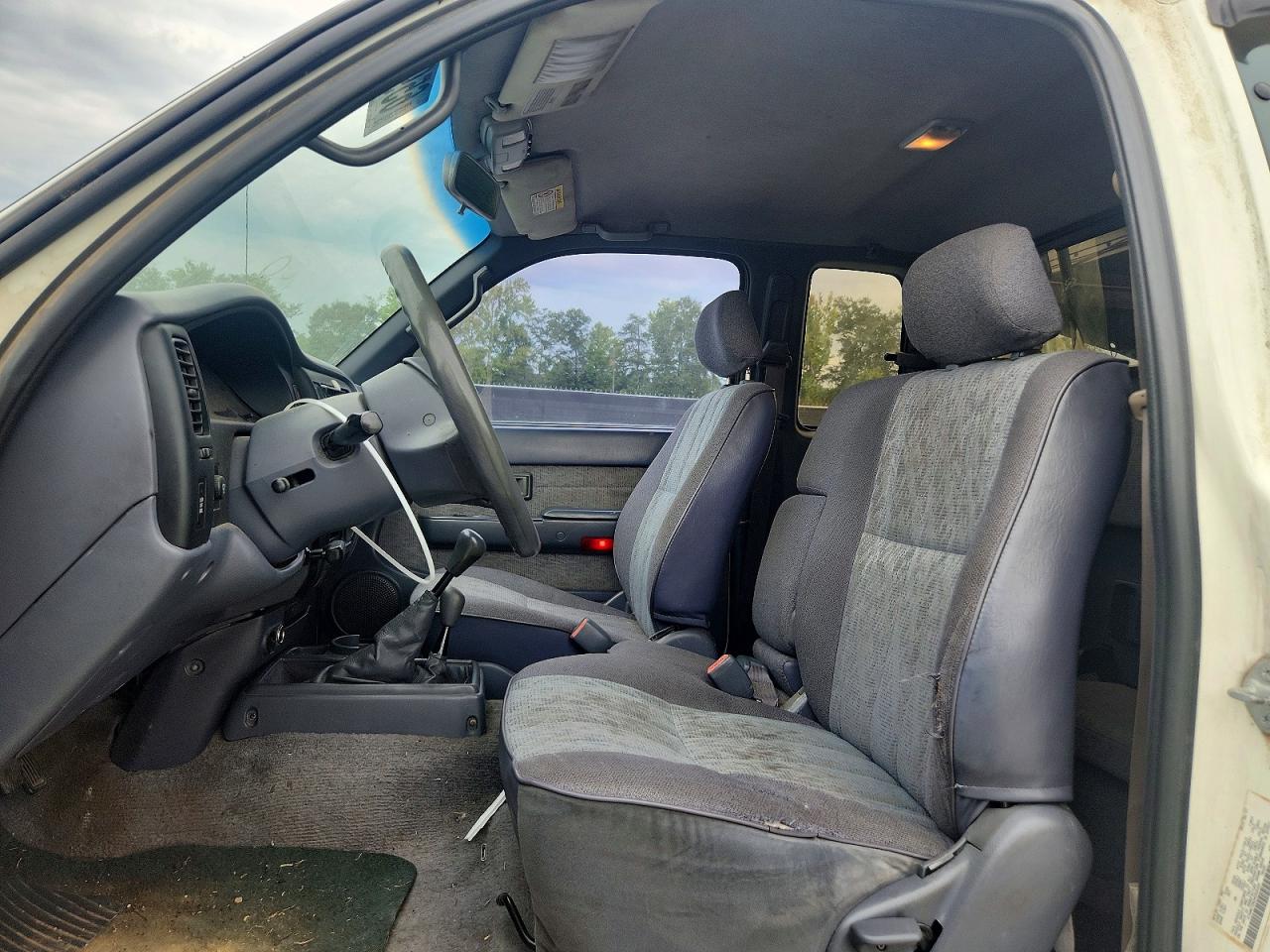 1998 Toyota Tacoma V6 White vin: 4TAWN72N2WZ000160