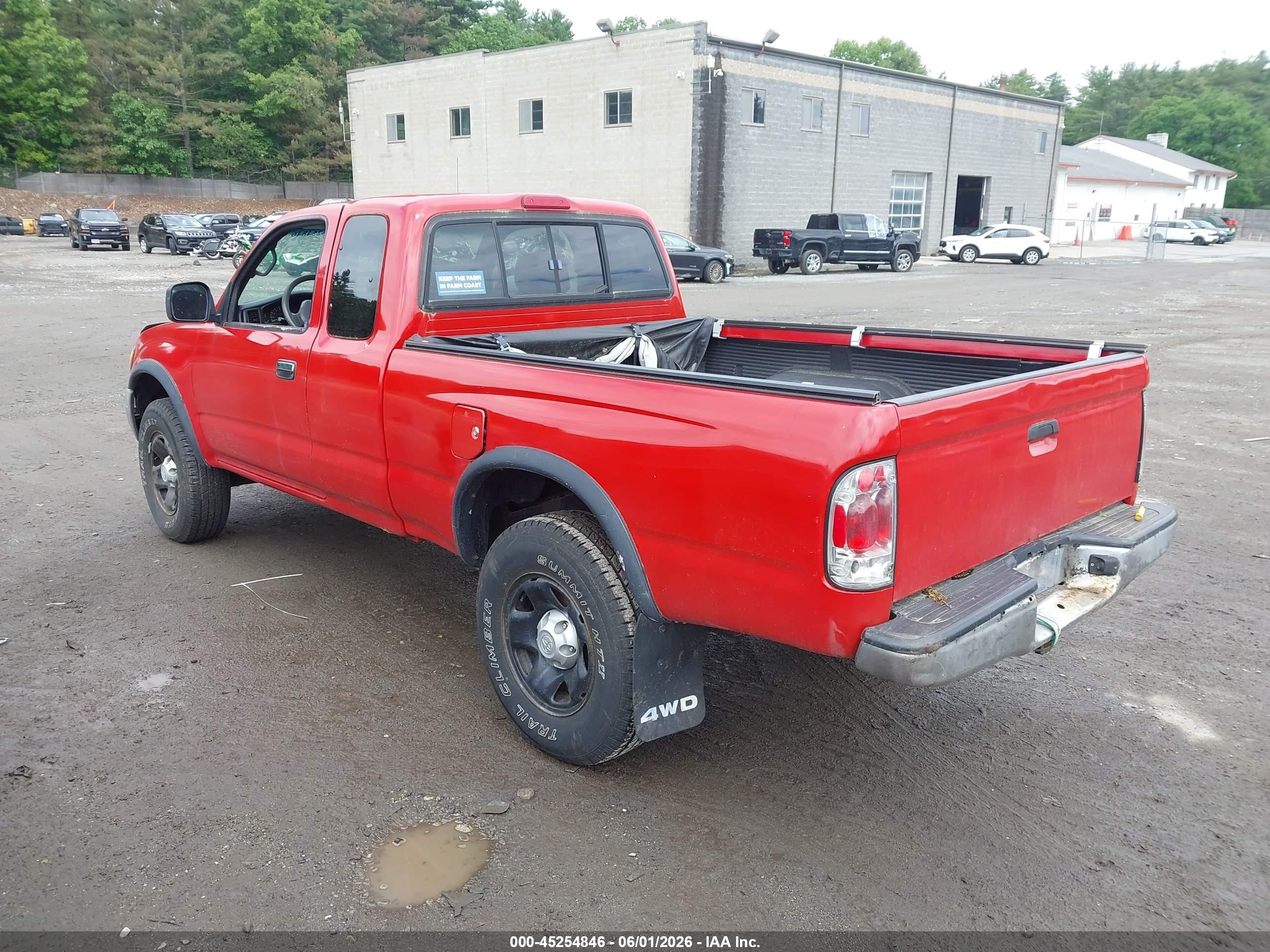 2000 Toyota Tacoma Base V6 Red vin: 4TAWN72N2YZ583963