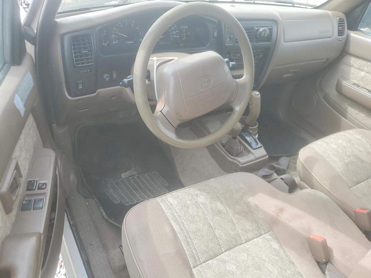 2000 Toyota Tacoma Xtracab Белый vin: 4TAWN72N2YZ598480