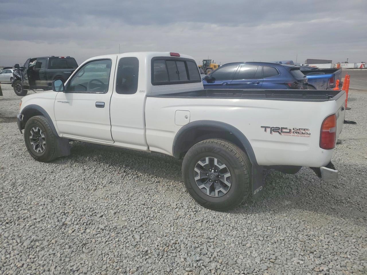 2000 Toyota Tacoma Xtracab Белый vin: 4TAWN72N2YZ598480