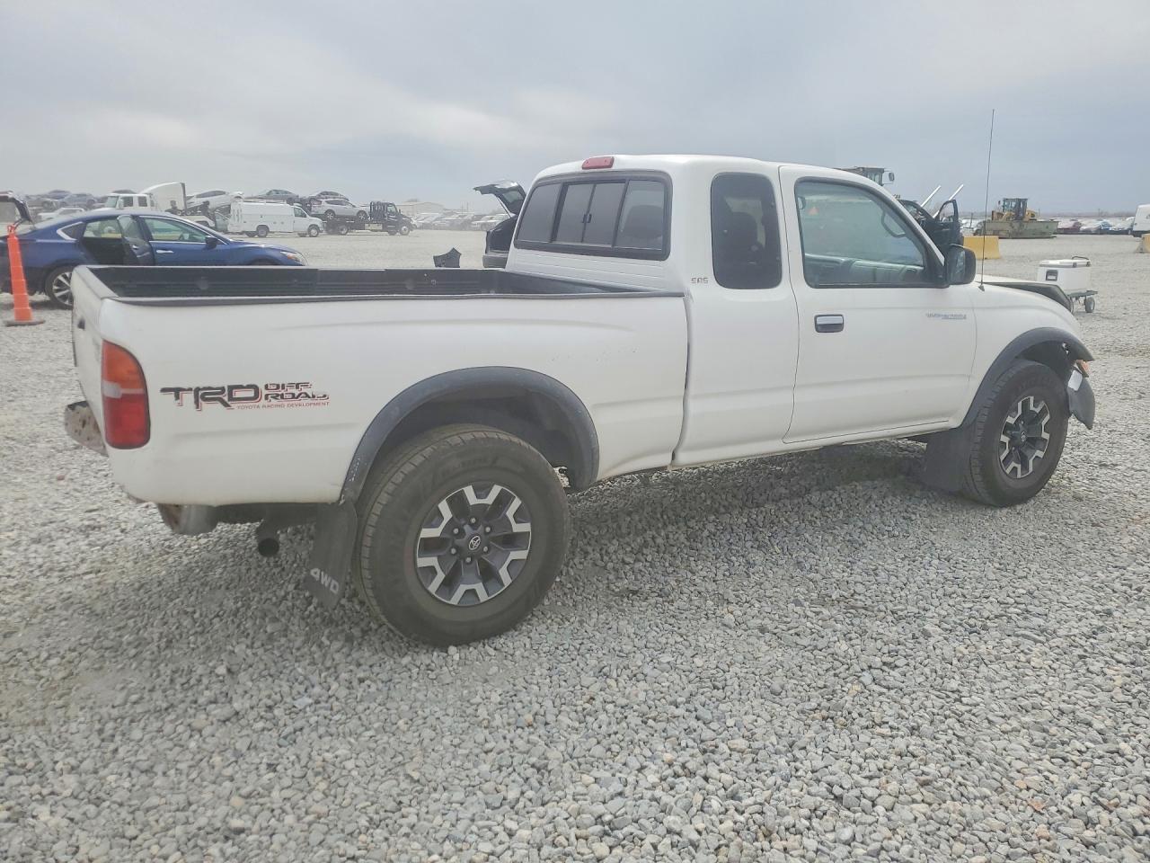 2000 Toyota Tacoma Xtracab Белый vin: 4TAWN72N2YZ598480